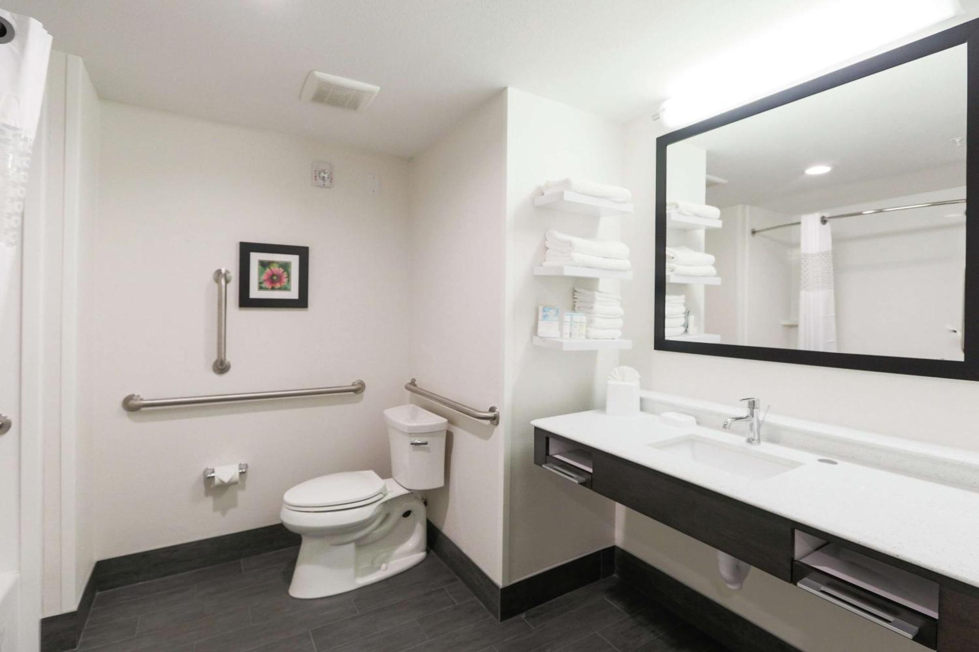 King Room Accessible Tub Mobility Hearing Access or Non-Smoking