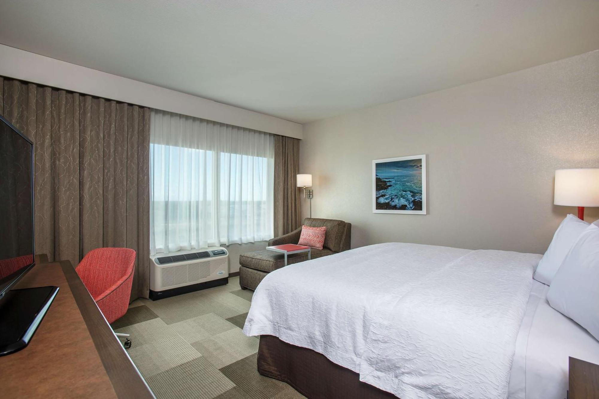 King Room Accessible Tub Mobility Hearing Access or Non-Smoking
