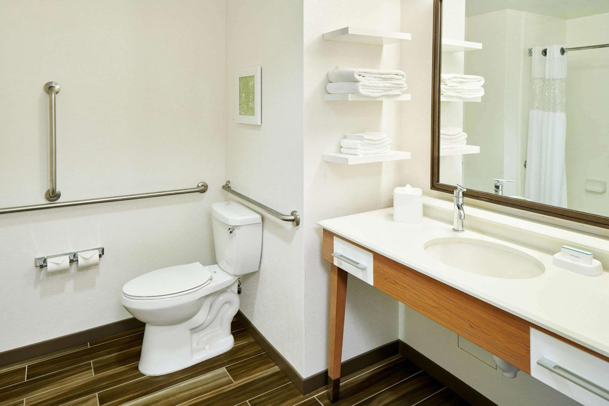 King Room Accessible Tub Mobility Hearing Access or Non-Smoking