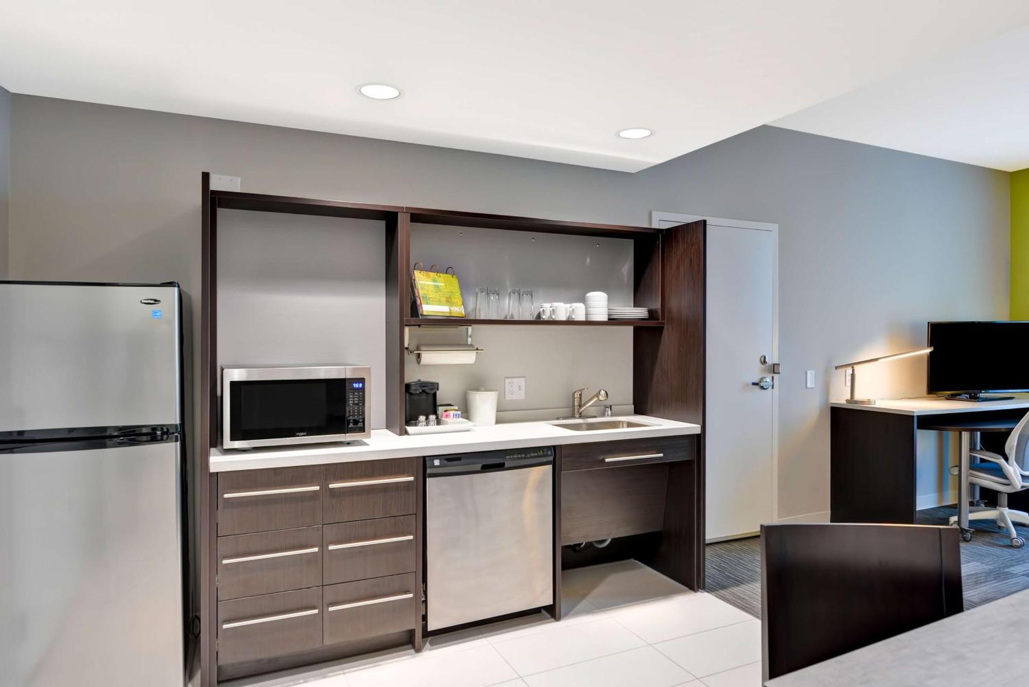 King Suite with Roll-In Shower - Non Smoking