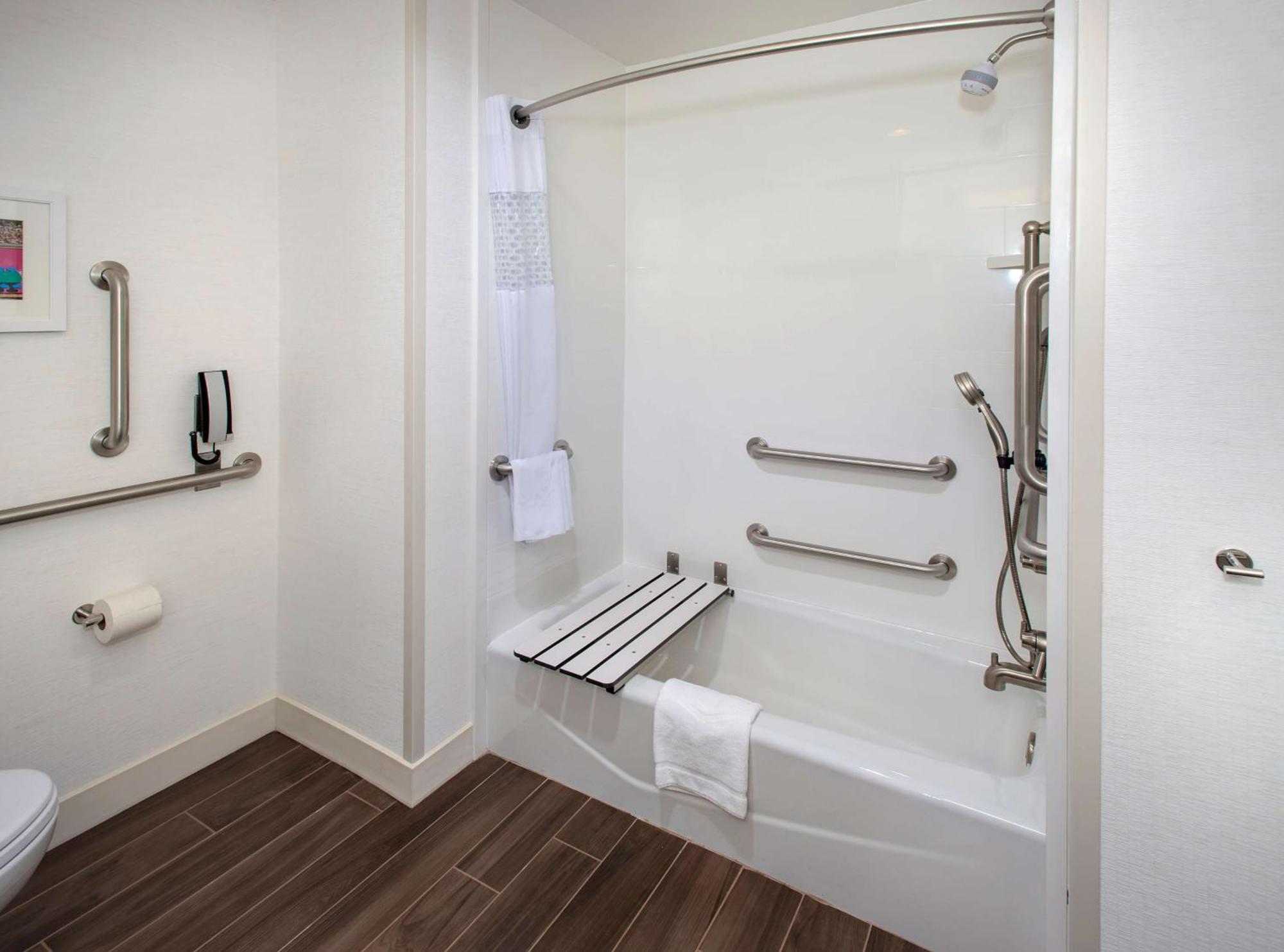 King Room Accessible Tub Mobility Hearing Access or Non-Smoking