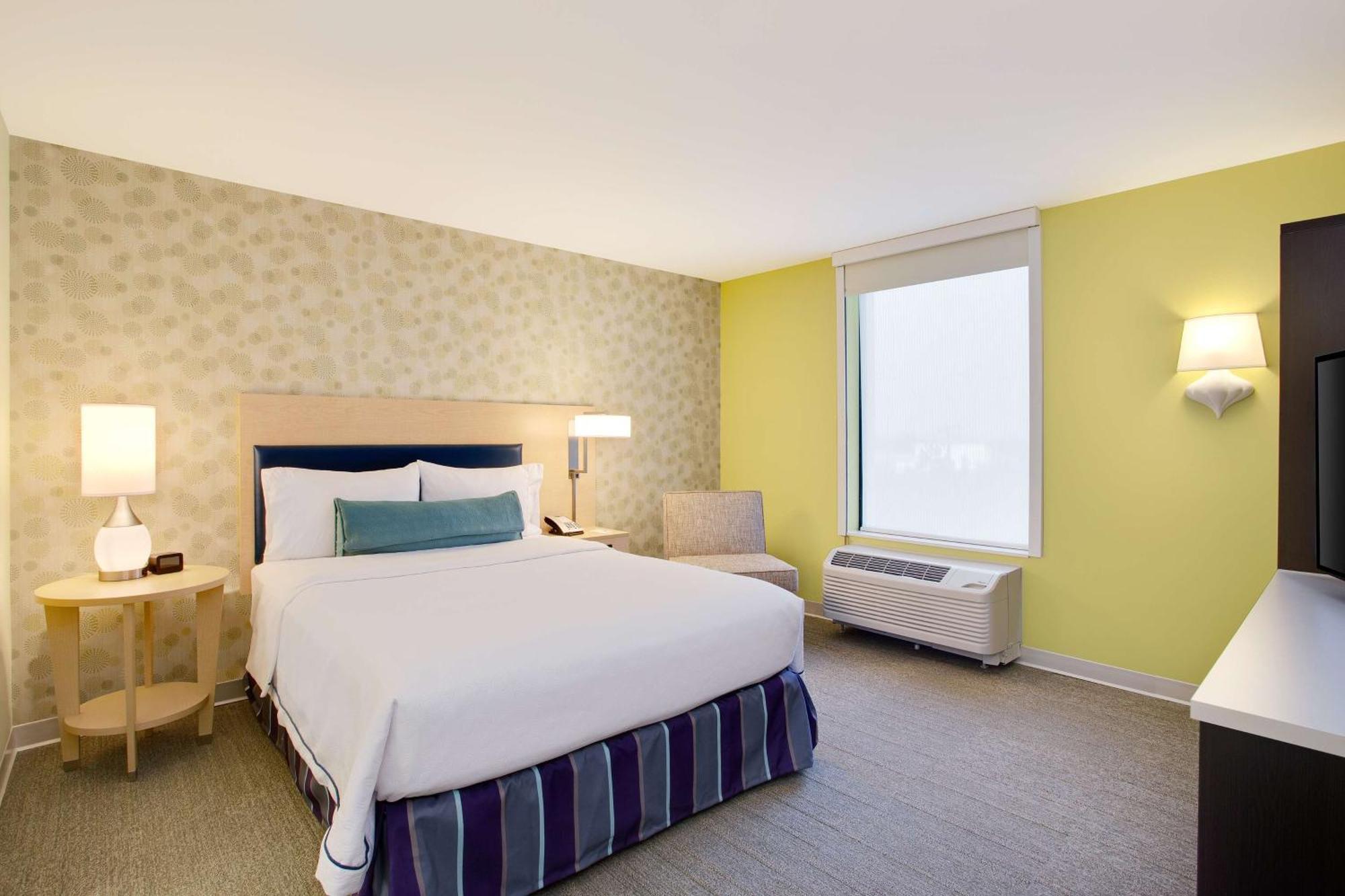 Queen Suite - Mobility Access/Non-Smoking