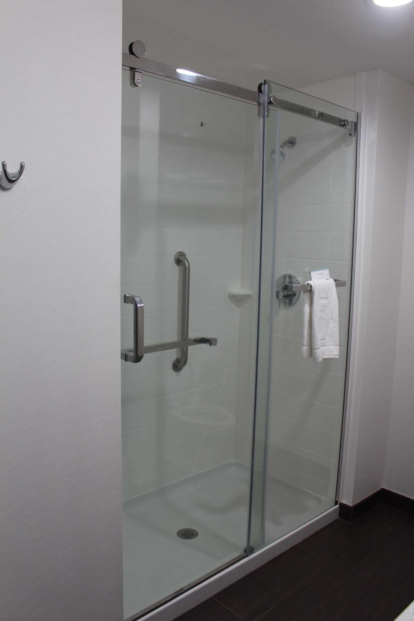 King Room Hearing Access or Non-Smoking