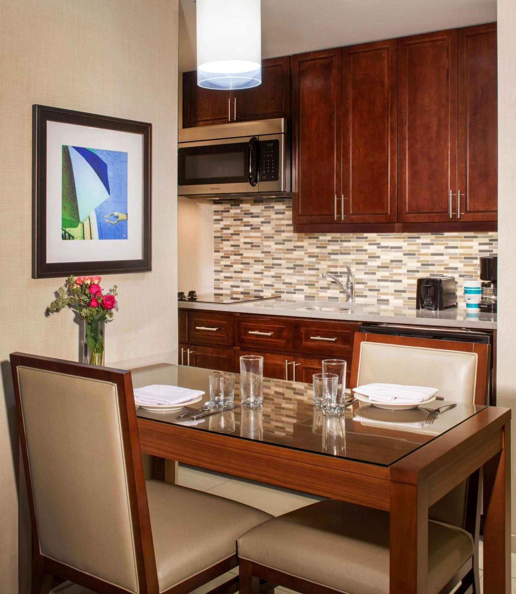 One-Bedroom Queen Suite with Two Queen Beds - Non-Smoking