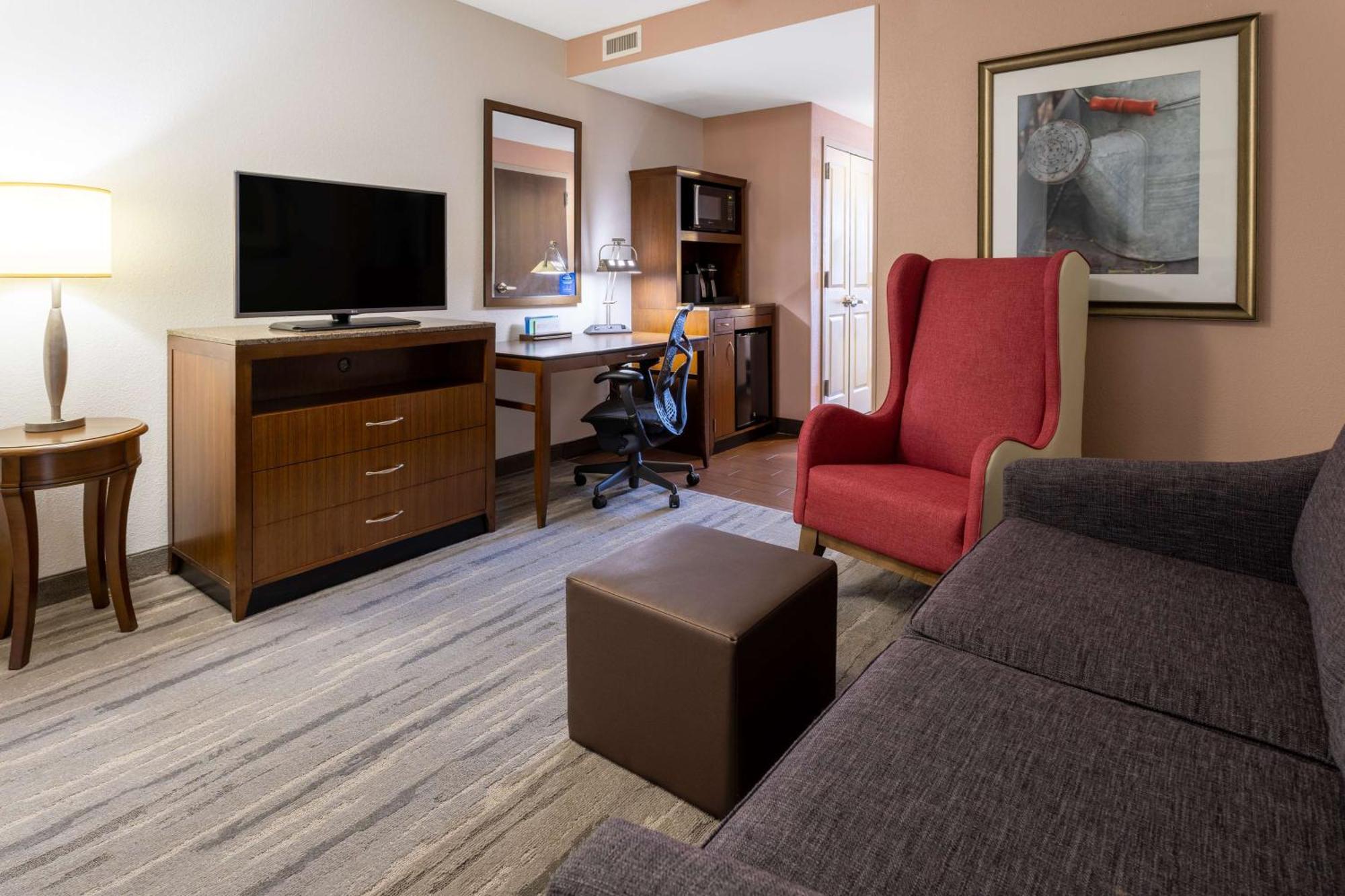 One-Bedroom Queen Suite Two Queen Beds