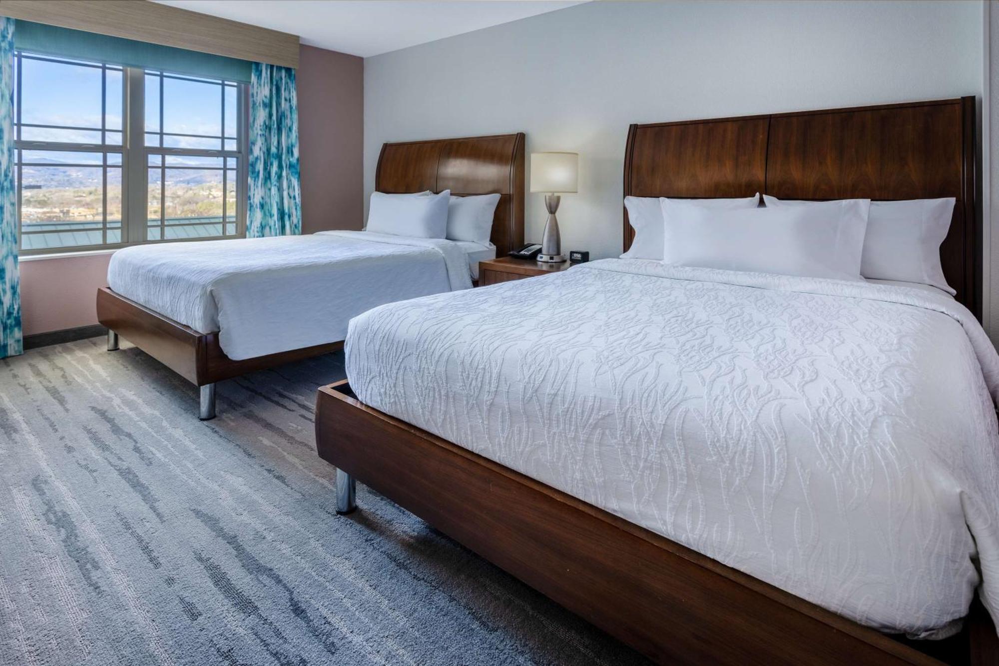 One-Bedroom Queen Suite Two Queen Beds