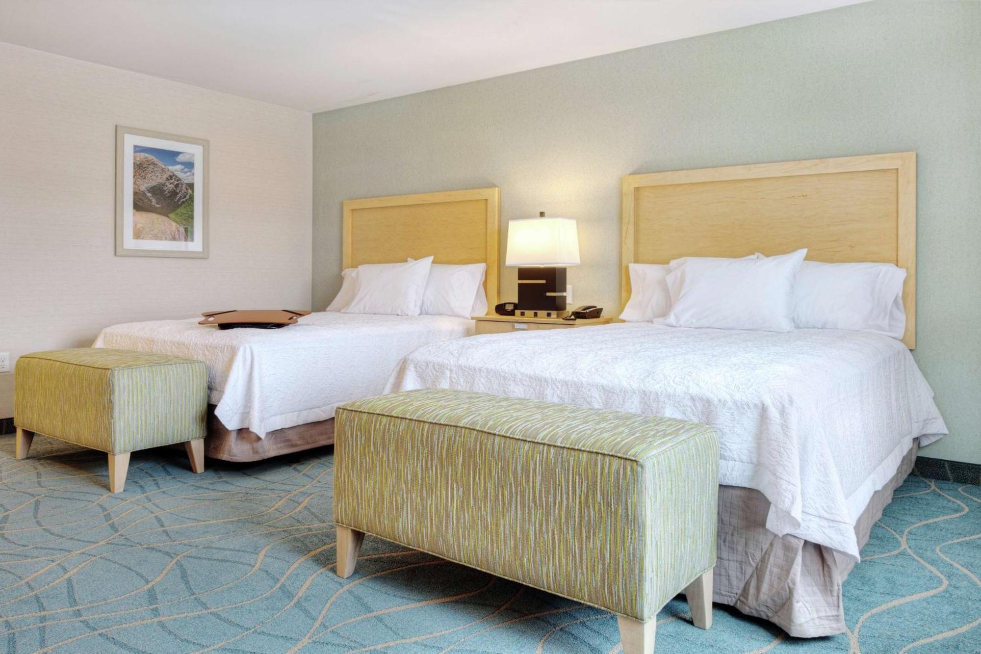 Queen Room Two Queen Beds Mountain View