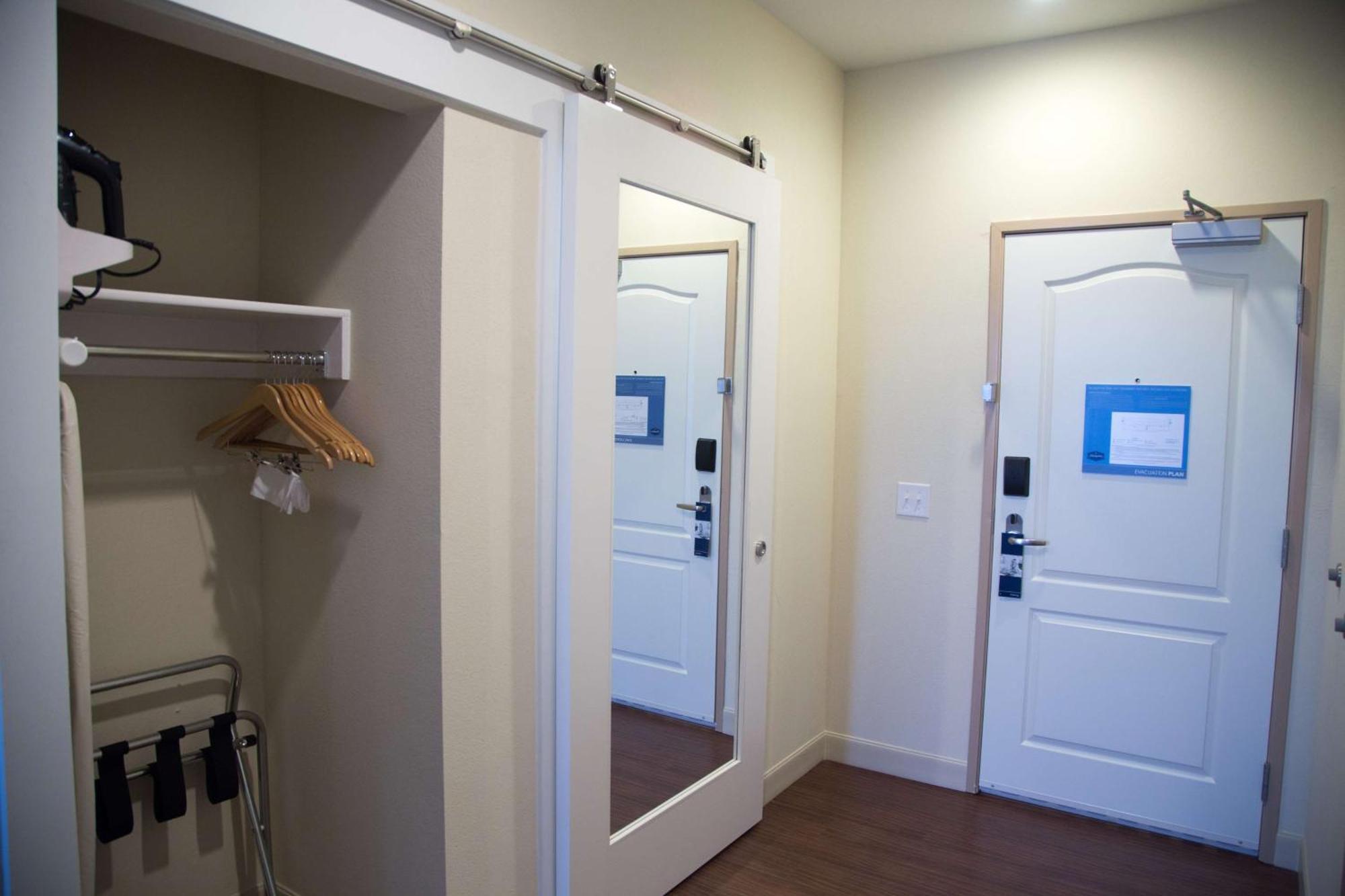 King Room - Mobility Access/Non-Smoking