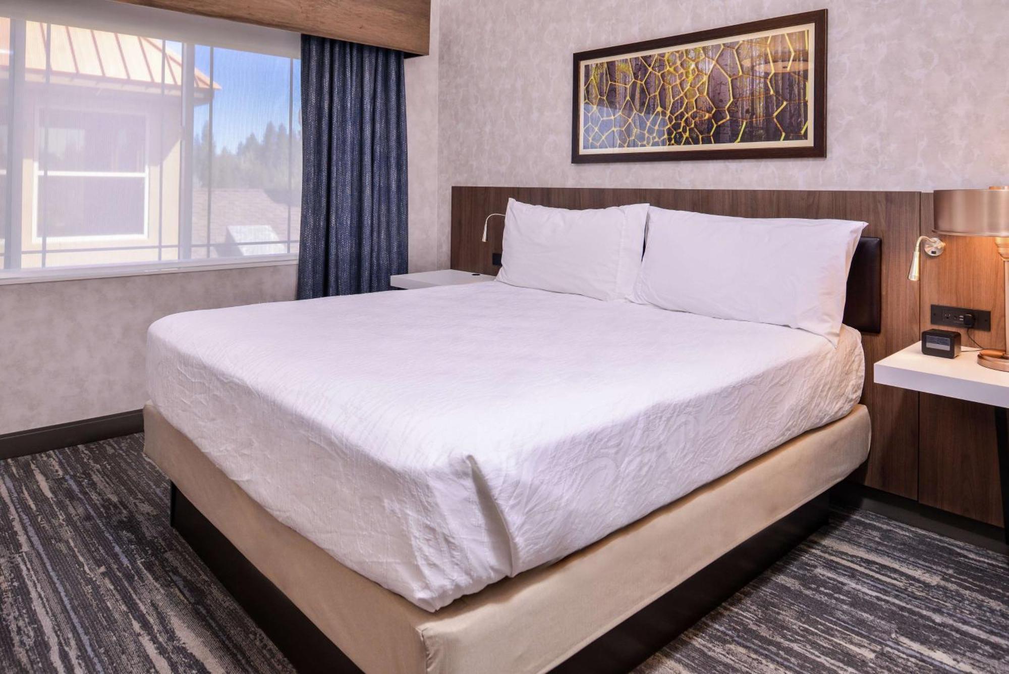 Suite One King Bed One Queen Loft Bi-Level