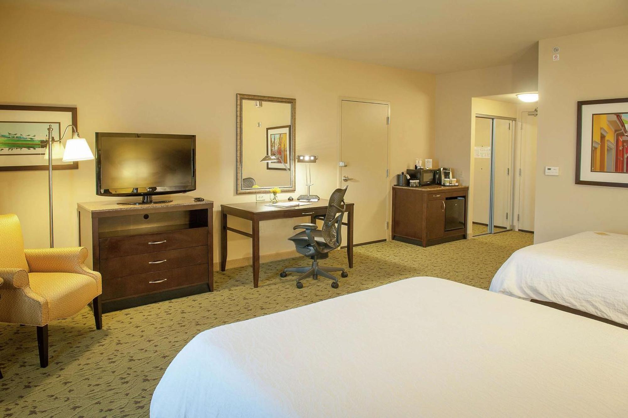 Queen Room Two Queen Beds Accessible Tub Mobility Access