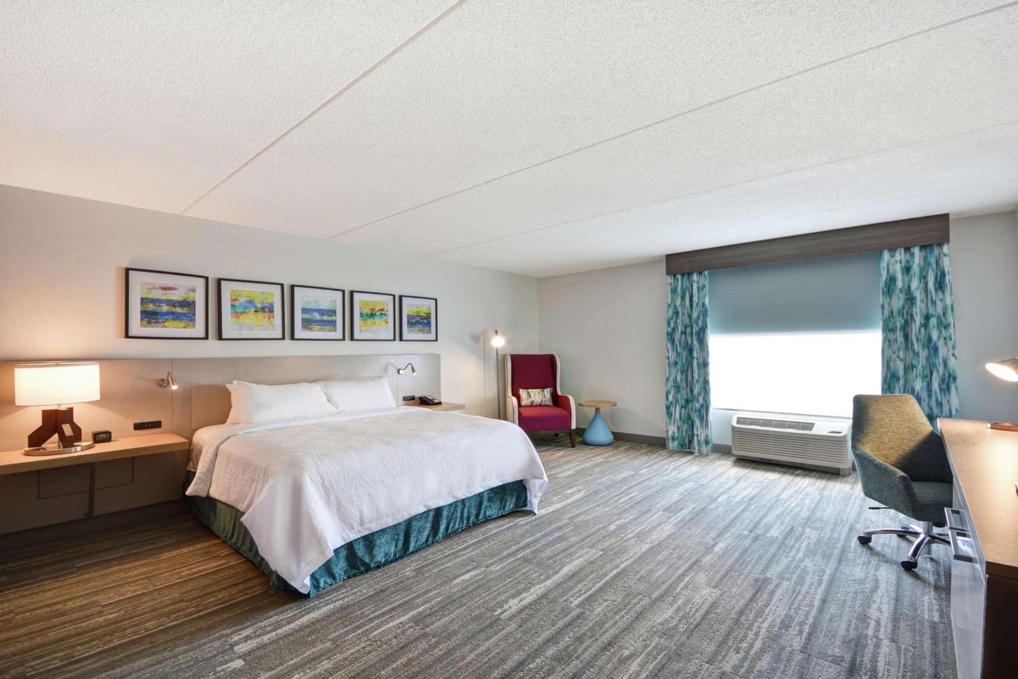 King Room Tub Mobility Hearing Access