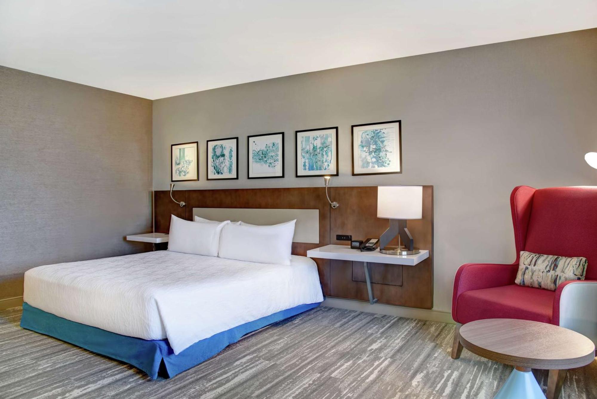King Room Tub Mobility Hearing Access