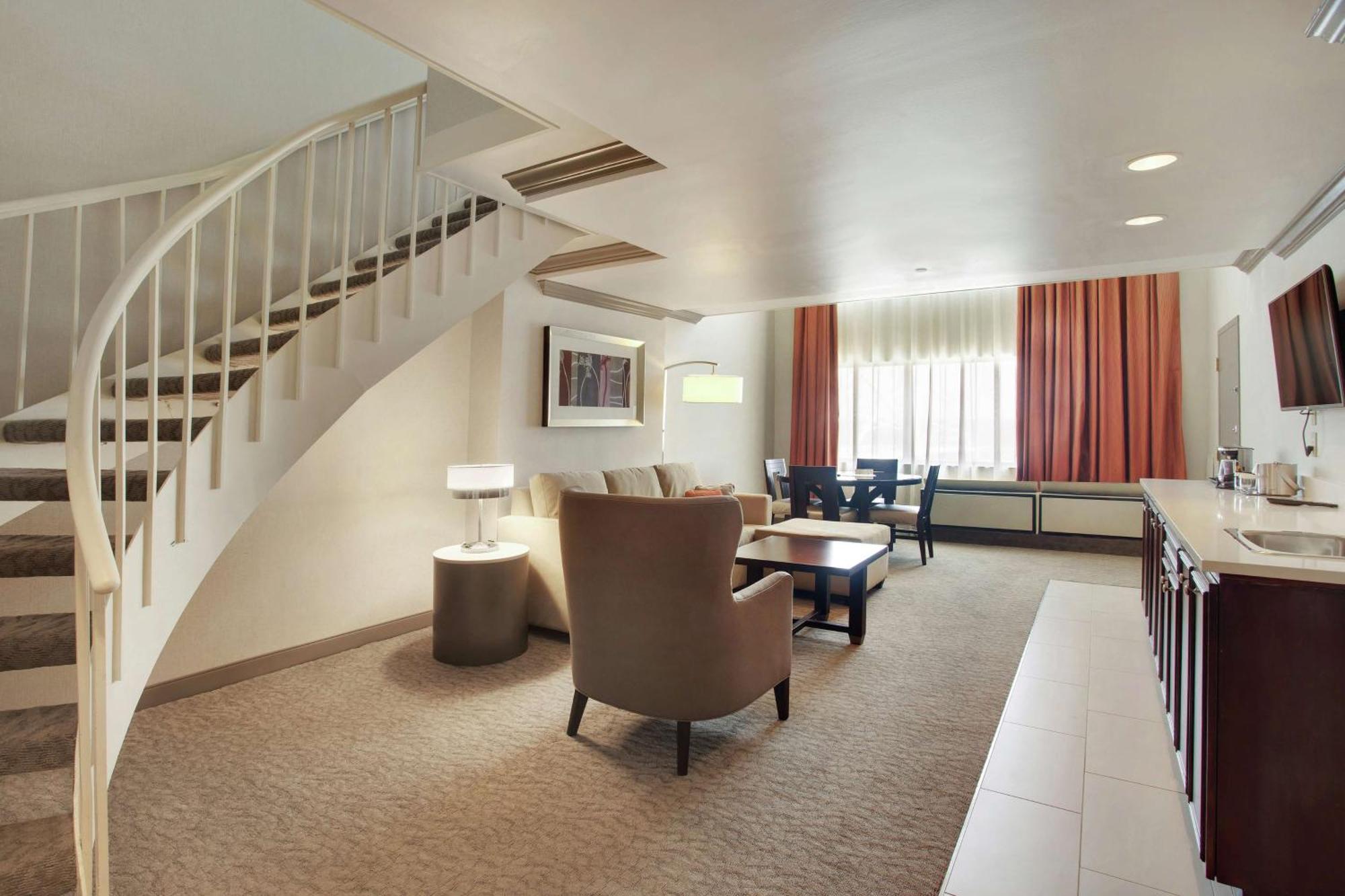 King Suite - Non-Smoking,1557463807:JPEG