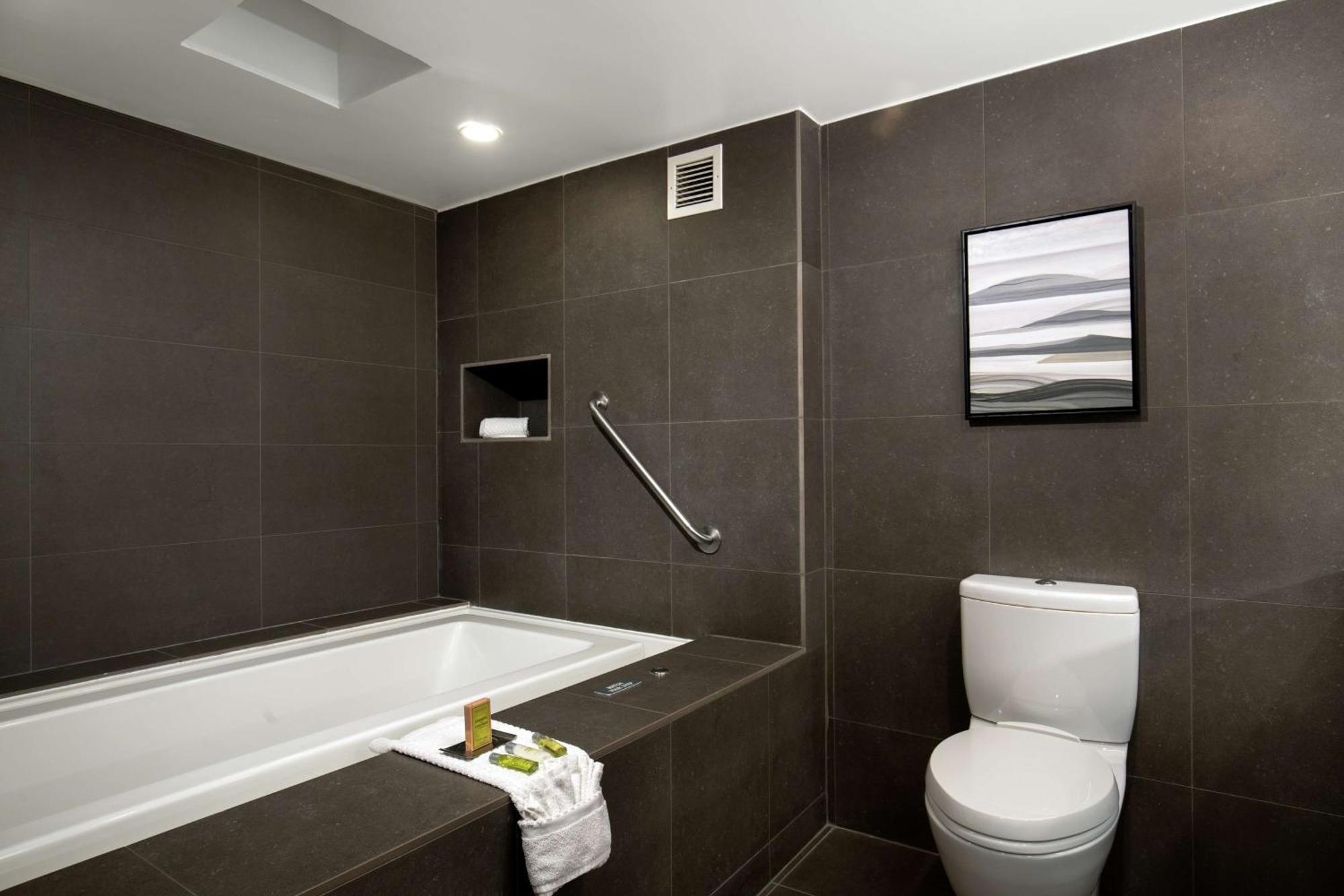 King Room Infinity Tub Non-Smoking