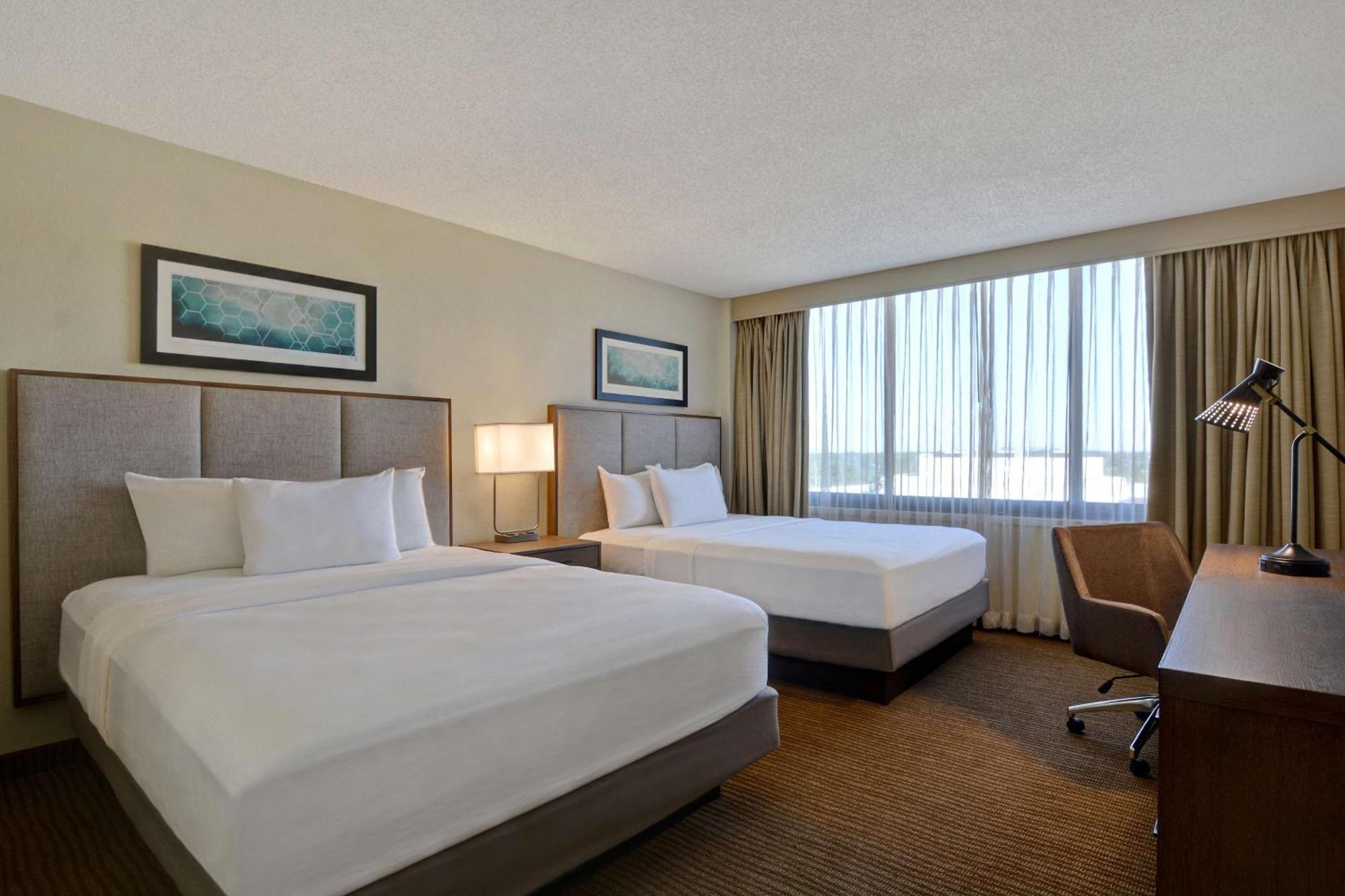 Suite Two Queen Beds Non-Smoking