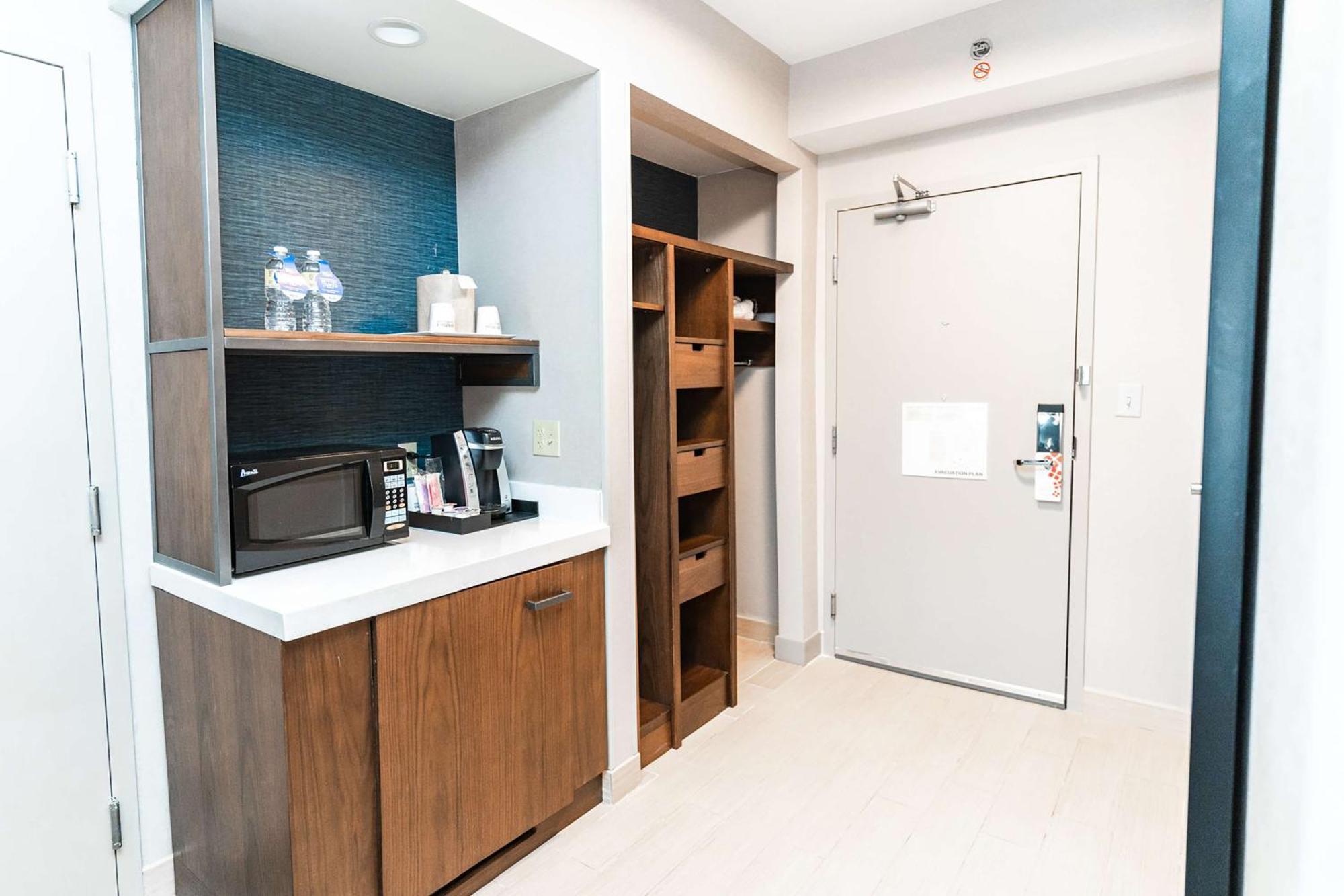 King Room Tub Mobility Hearing Access