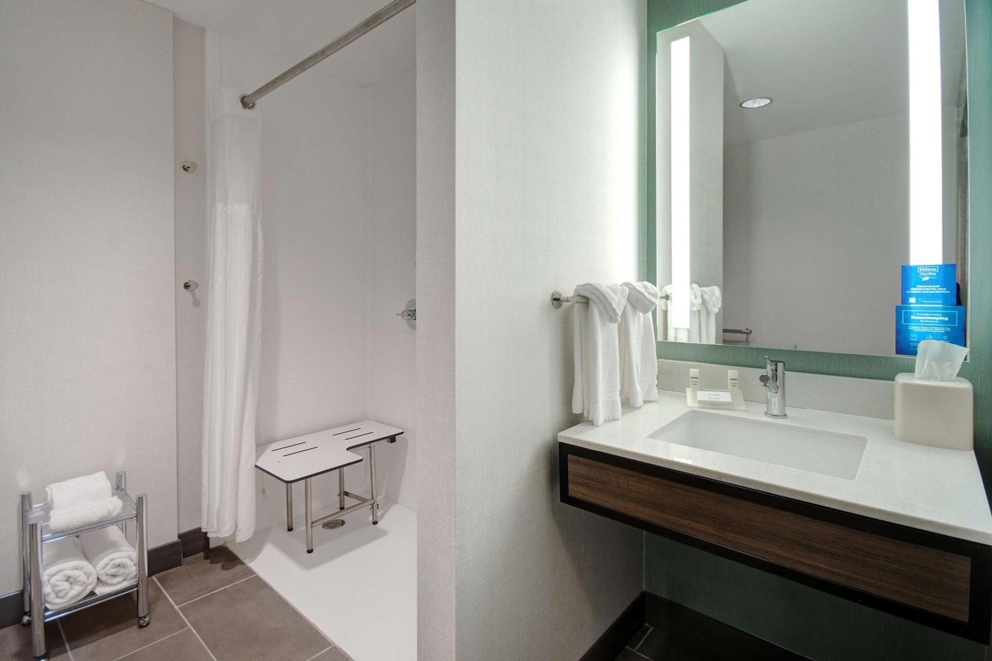 King Room with Roll-In Shower - Mobility/Hearing Accessible