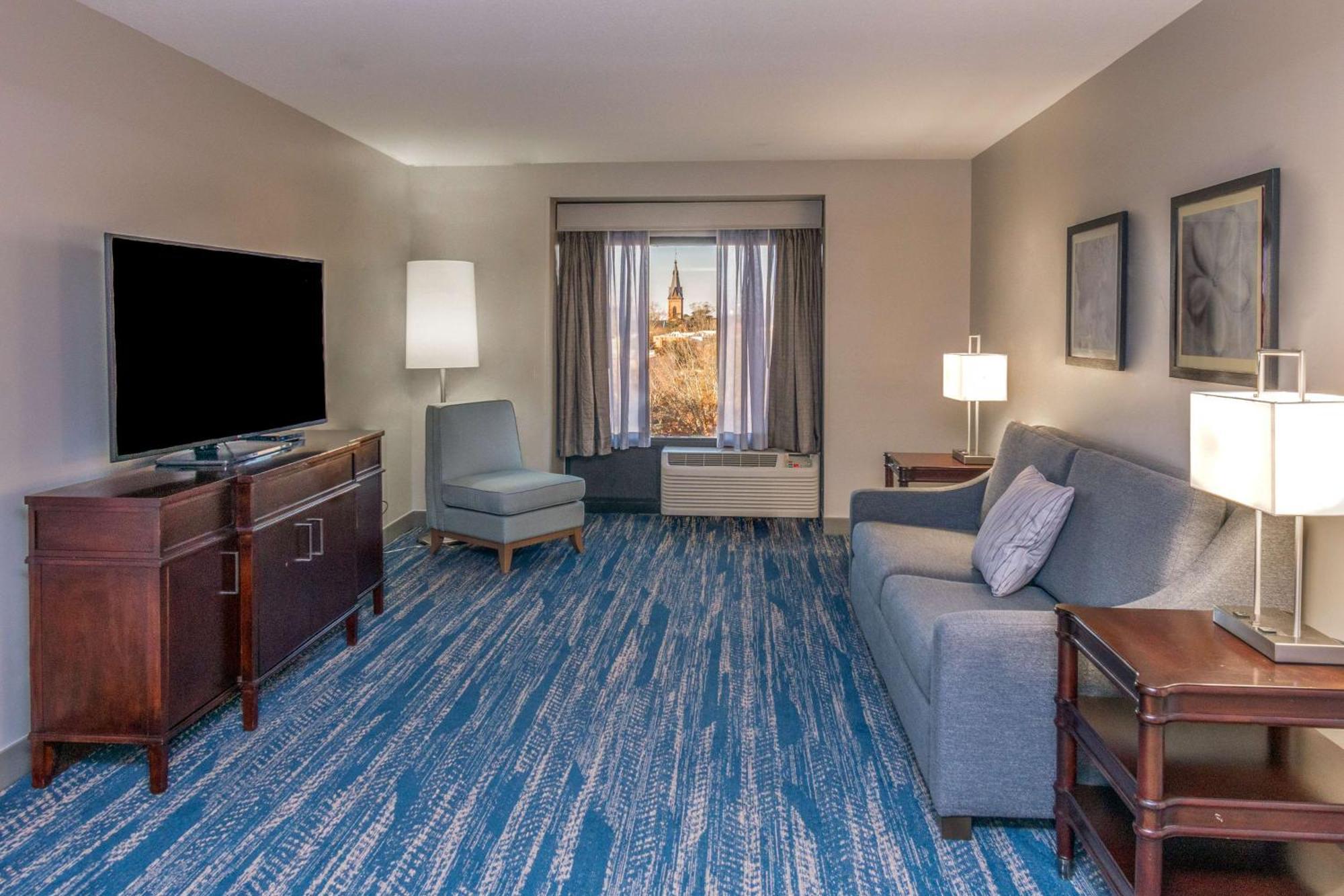 Double Suite Two Double Beds River View Non-Smoking