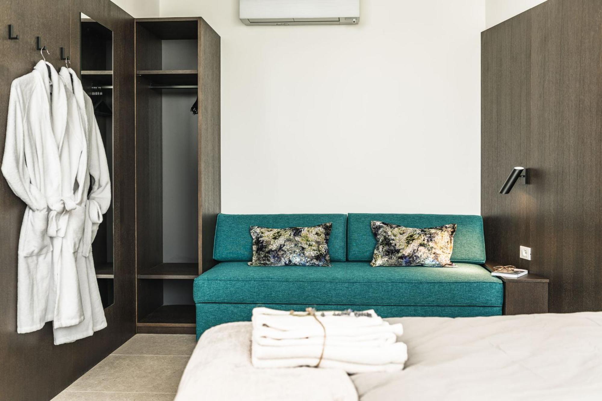 One-Bedroom Apartment Lake View