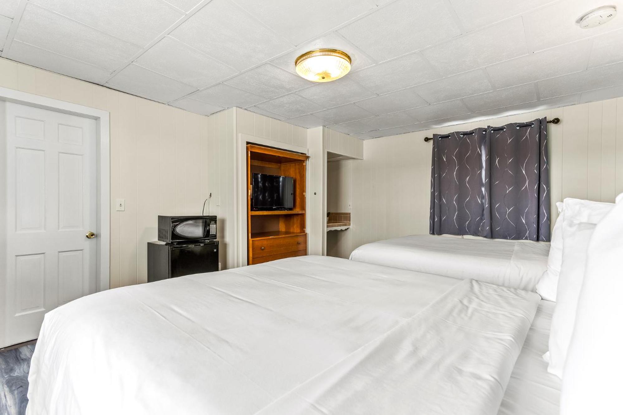 Standard Queen Room Two Queen Beds