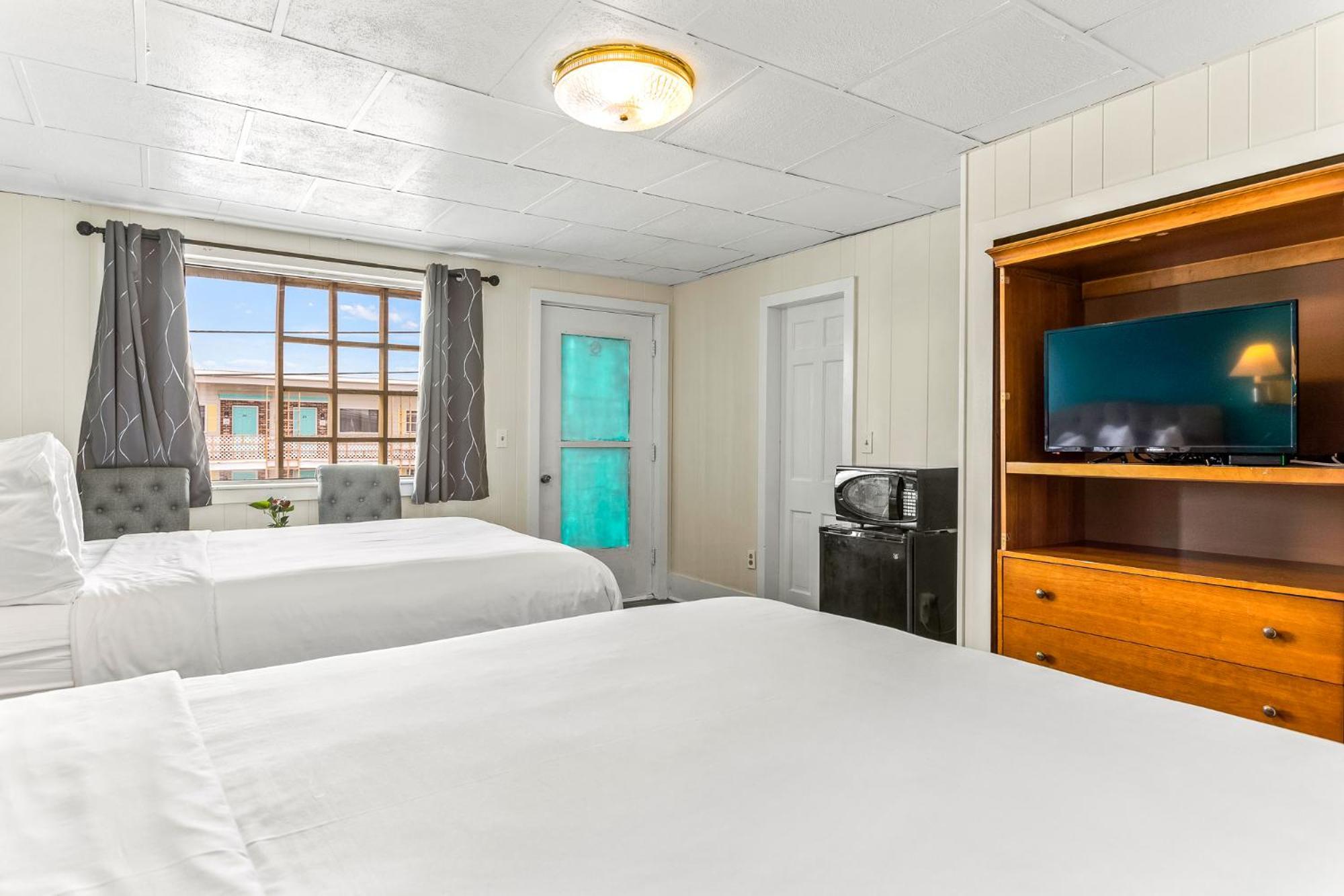 Standard Queen Room Two Queen Beds