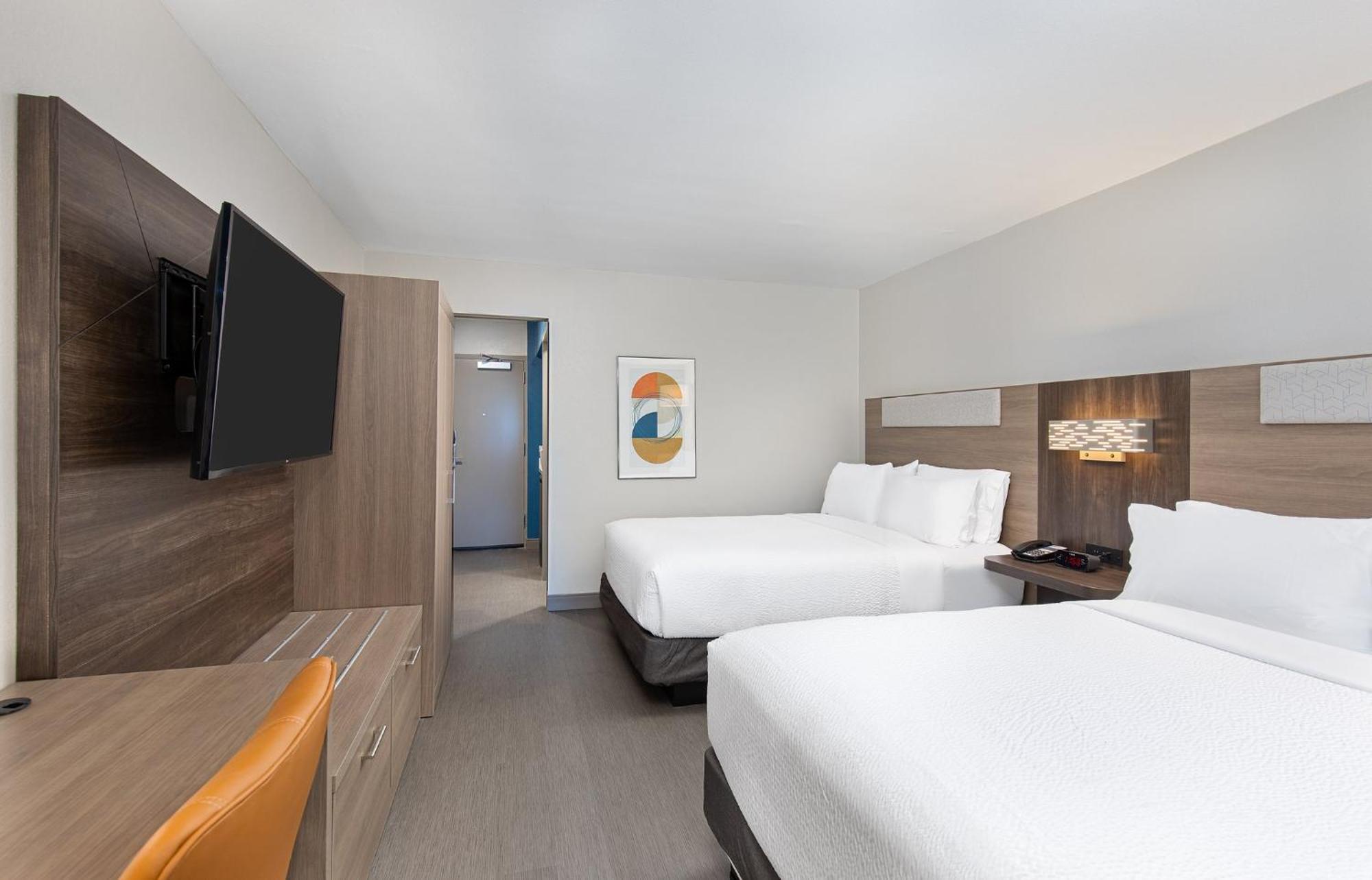 Suite 1 Chambre avec 2 Lits Queen-Size et 1 Canapé-Lit