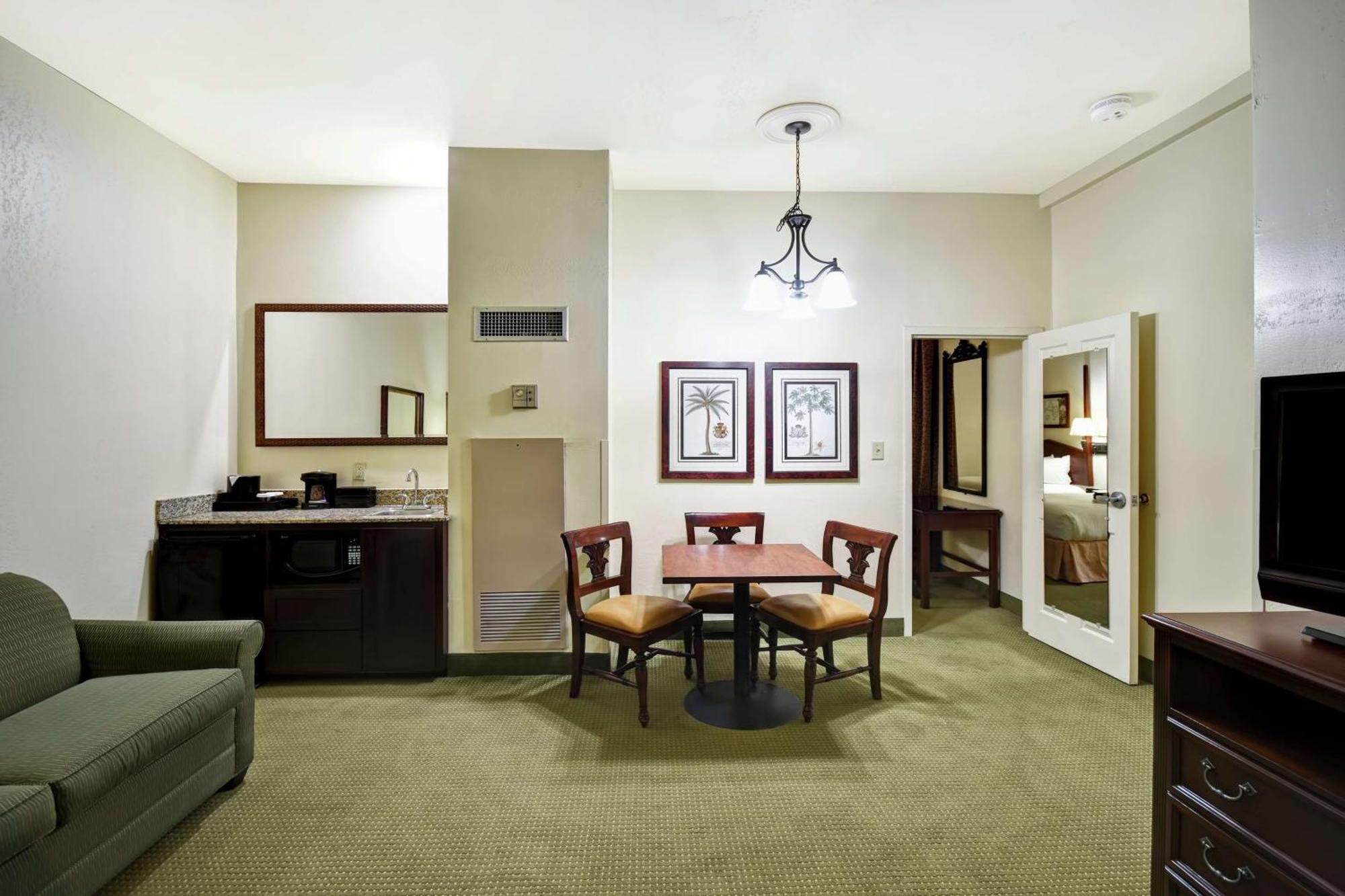 Suite Two Double Beds Non-Smoking