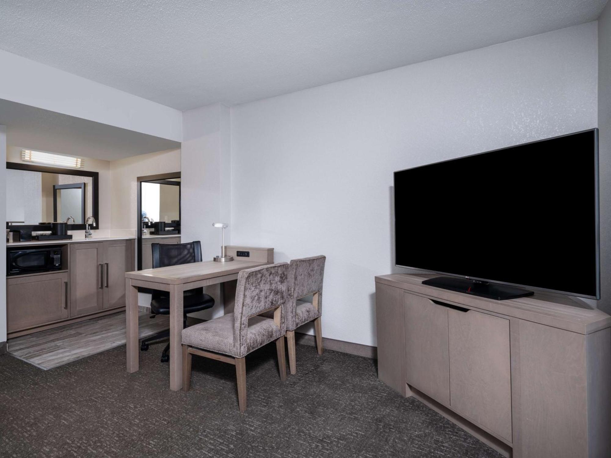 One-Bedroom Suite - Hearing Access - Non Smoking