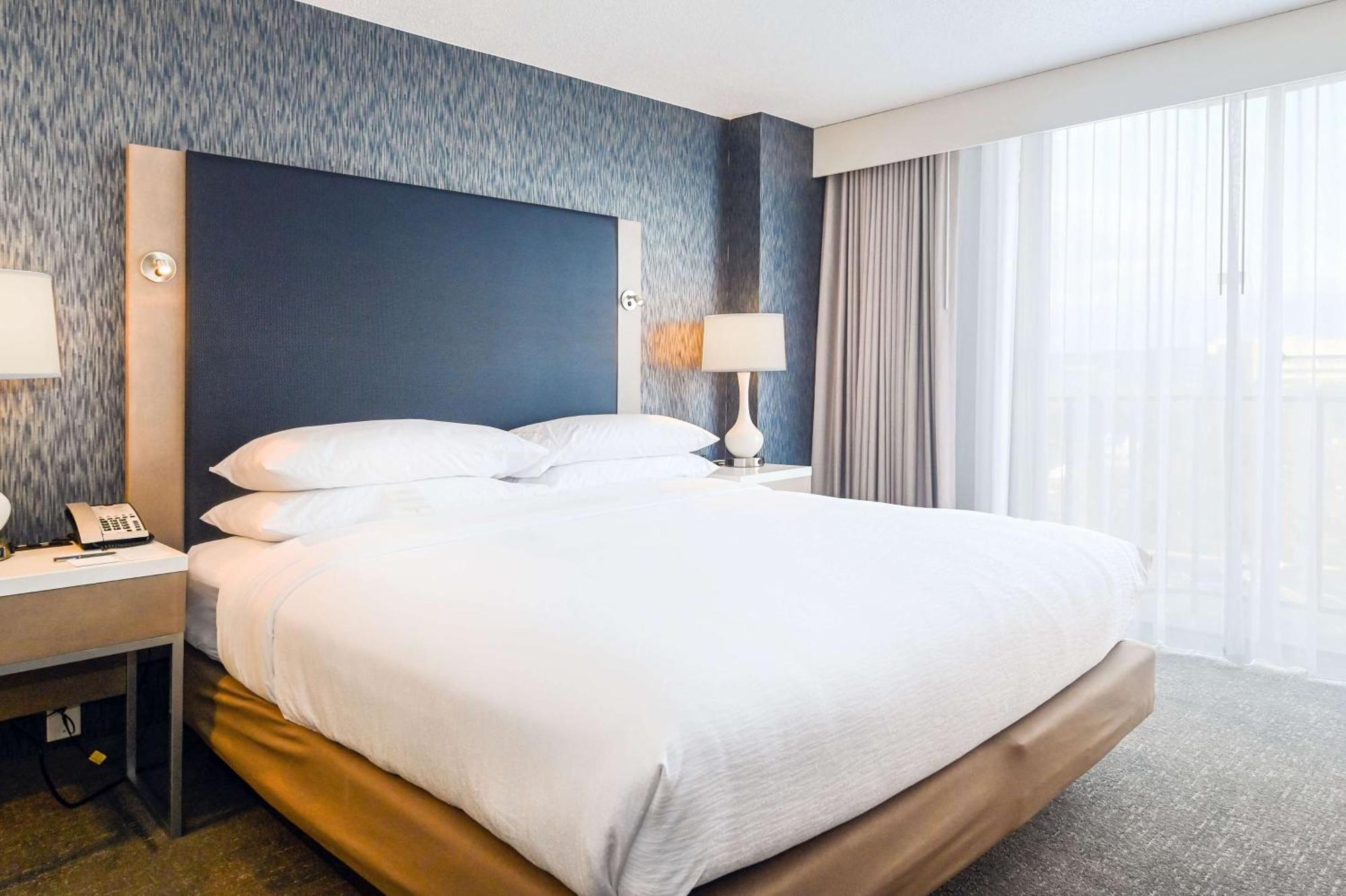 One-Bedroom King Suite - Hearing Access/Non-Smoking