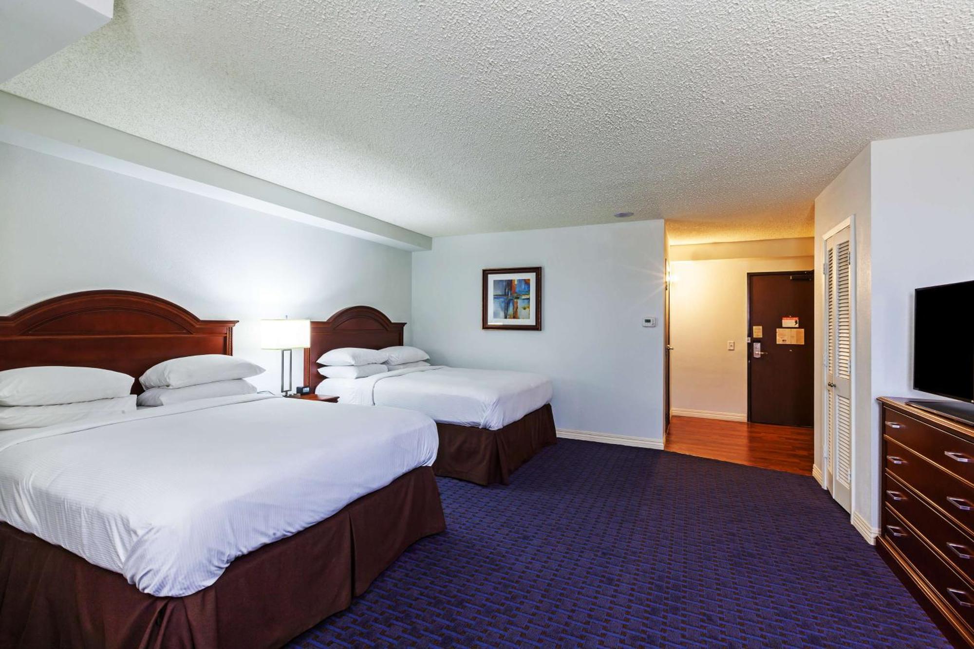 Deluxe Queen Room with Two Queen Beds and Roll-In Shower - Mobility/Hearing Access,1557829438:JPEG