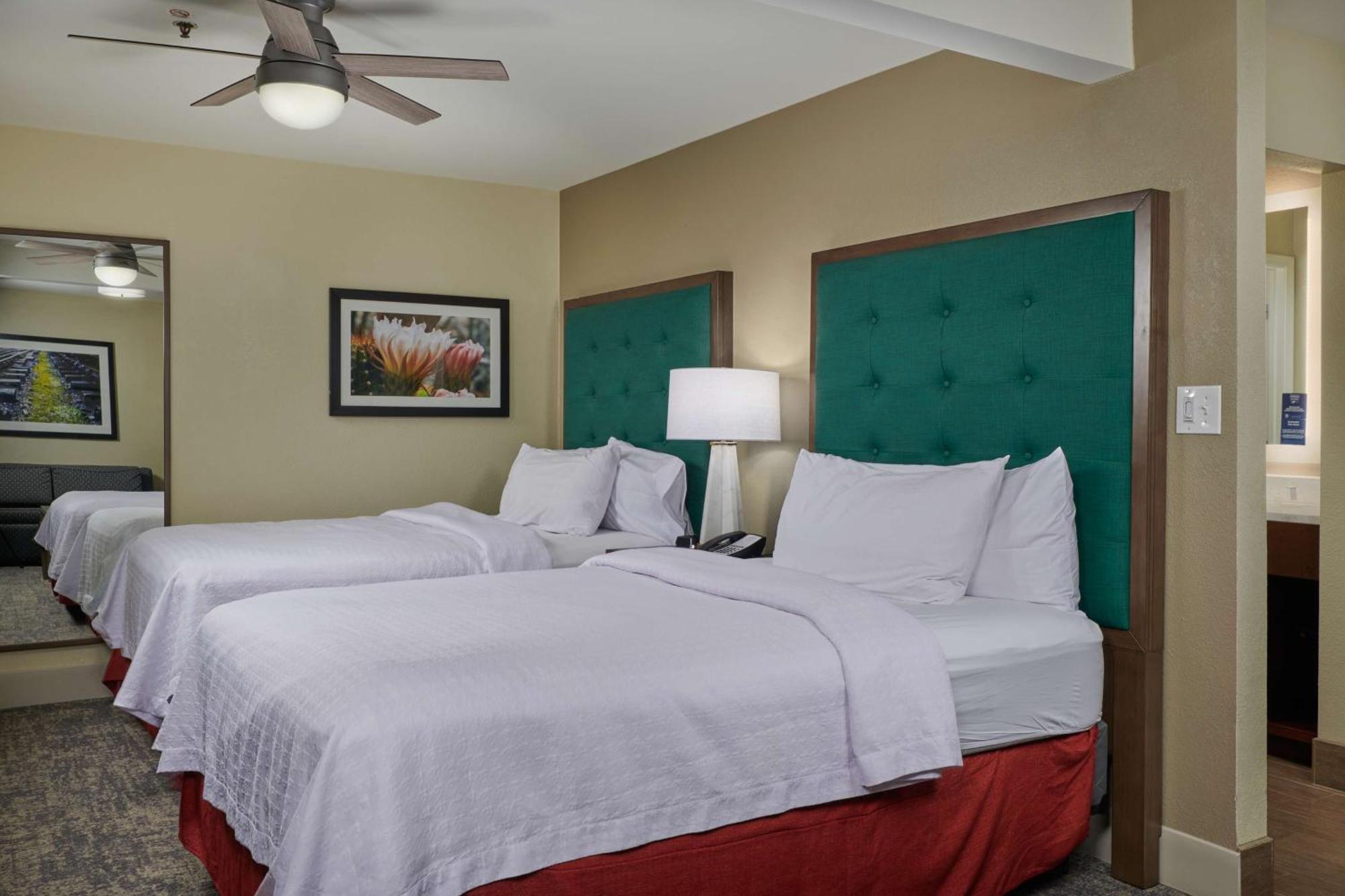 Studio Suite Two Double Beds Non-Smoking
