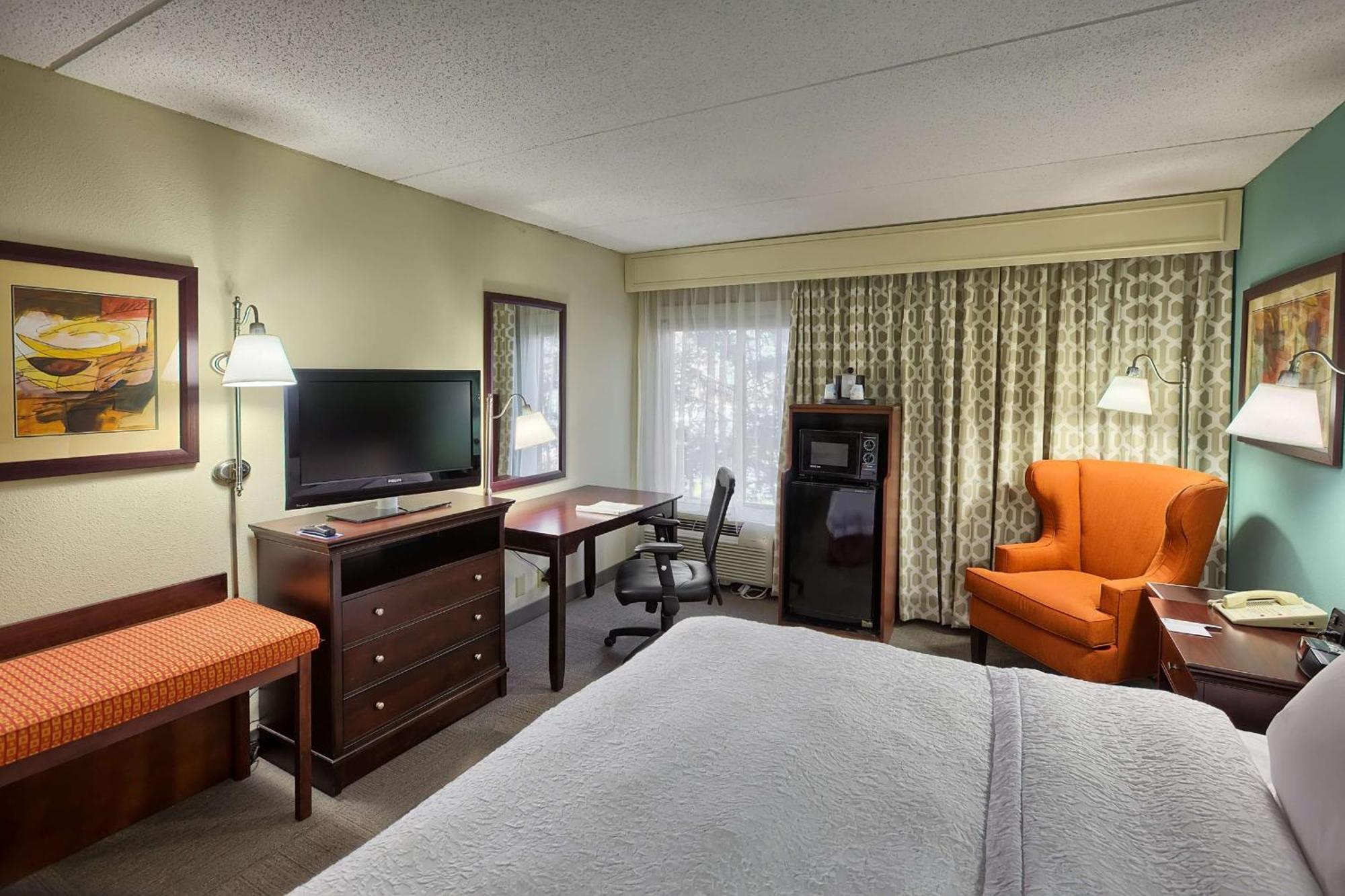 King Room with King Bed - Non-Smoking