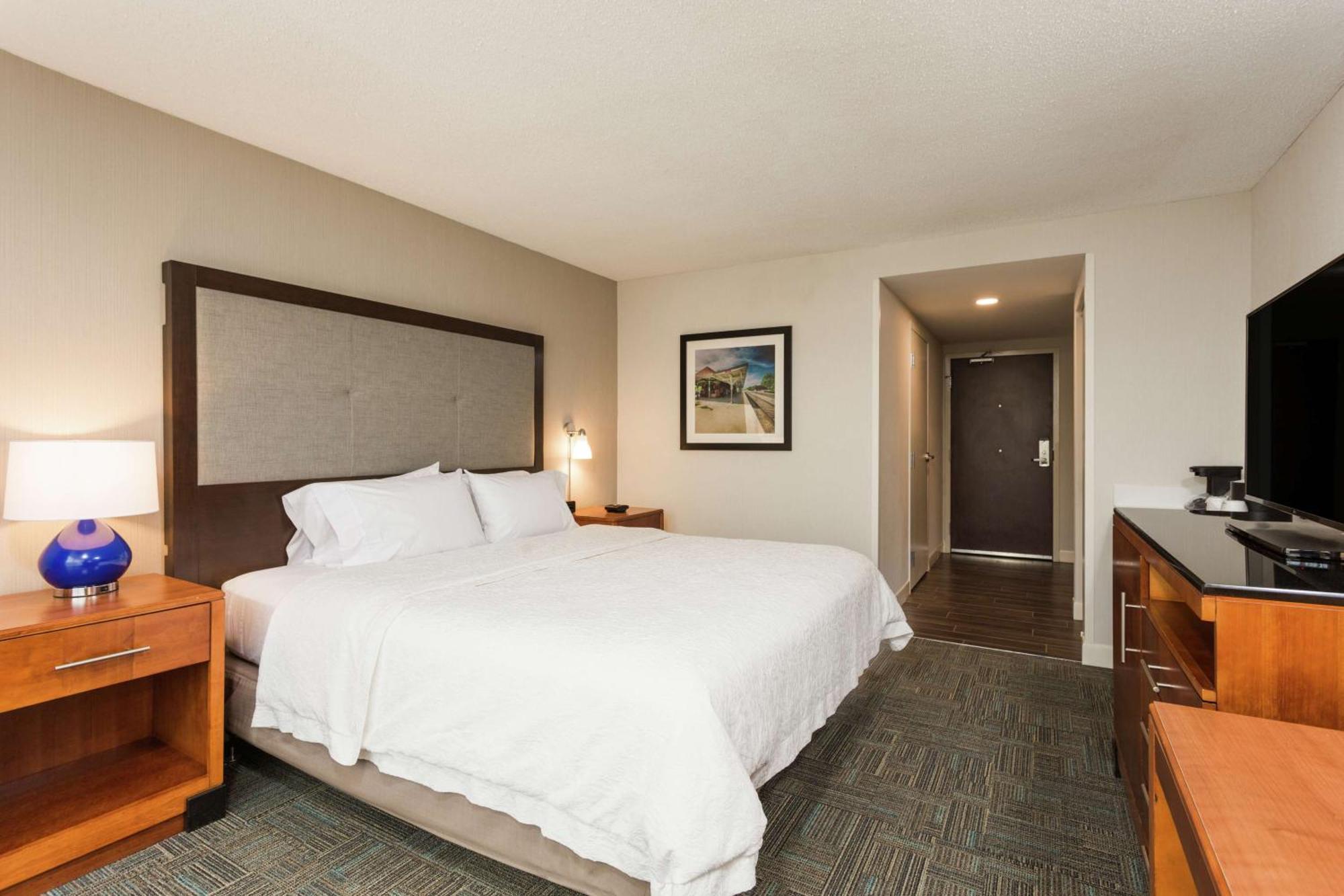 King Room Tub Mobility Access or Non-Smoking