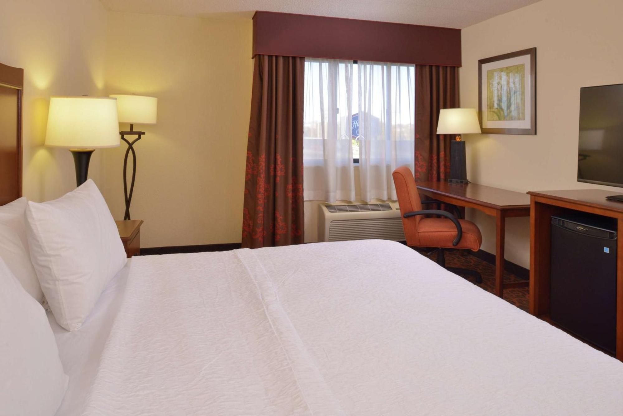 King Room Accessible Tub Mobility Hearing Access or Non-Smoking