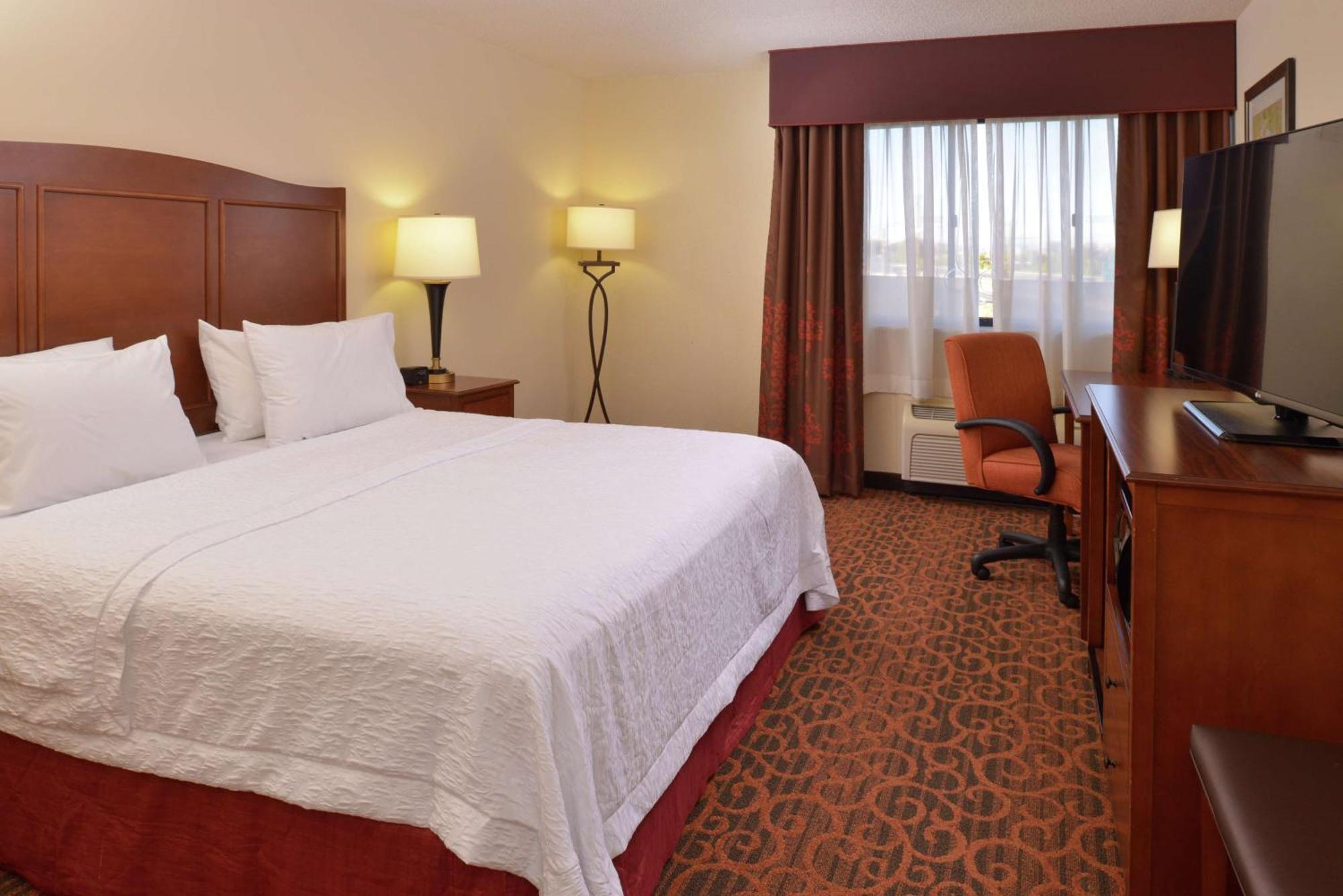 King Room Accessible Tub Mobility Hearing Access or Non-Smoking