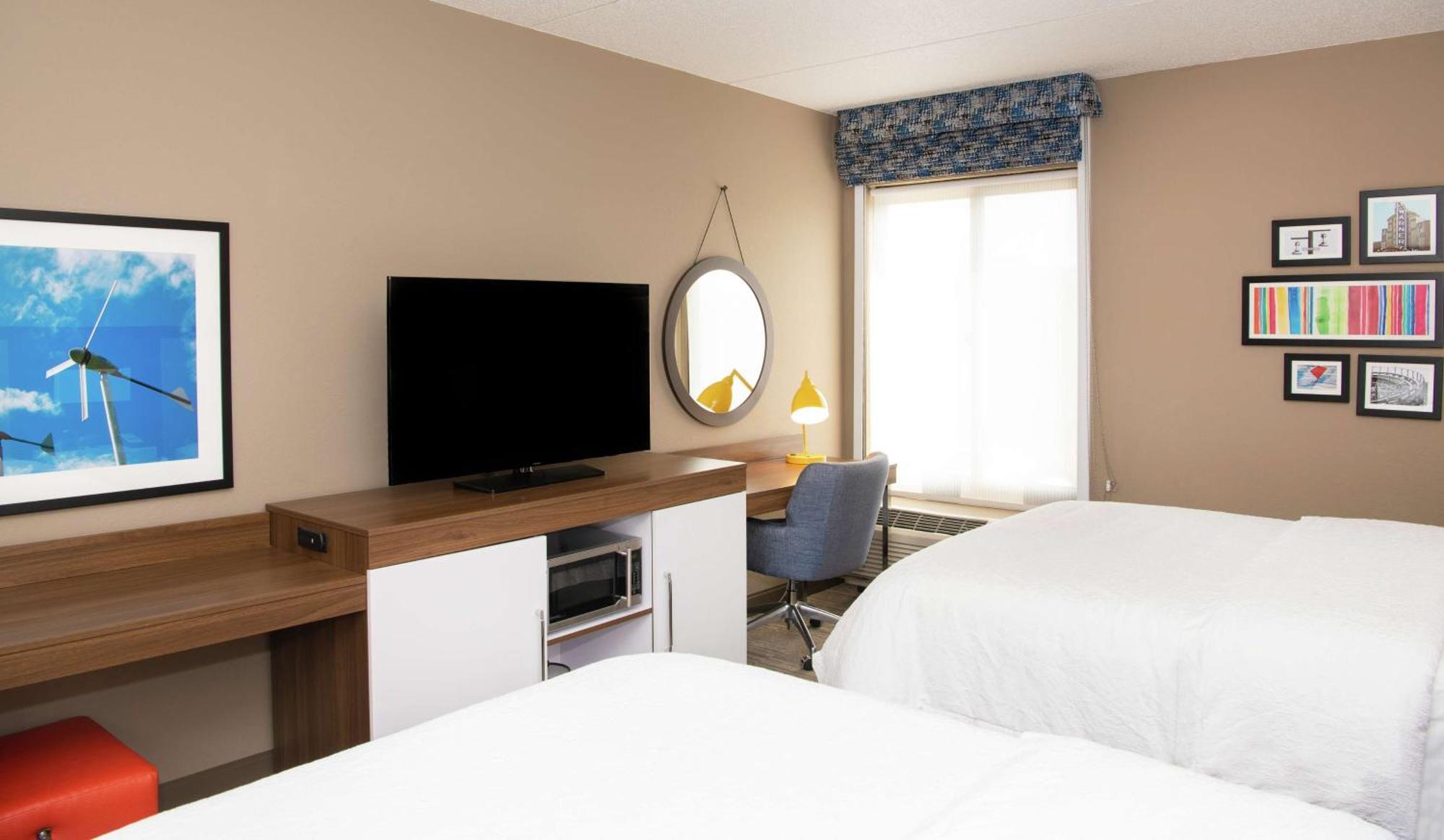 Non-Smoking Double Room Desk