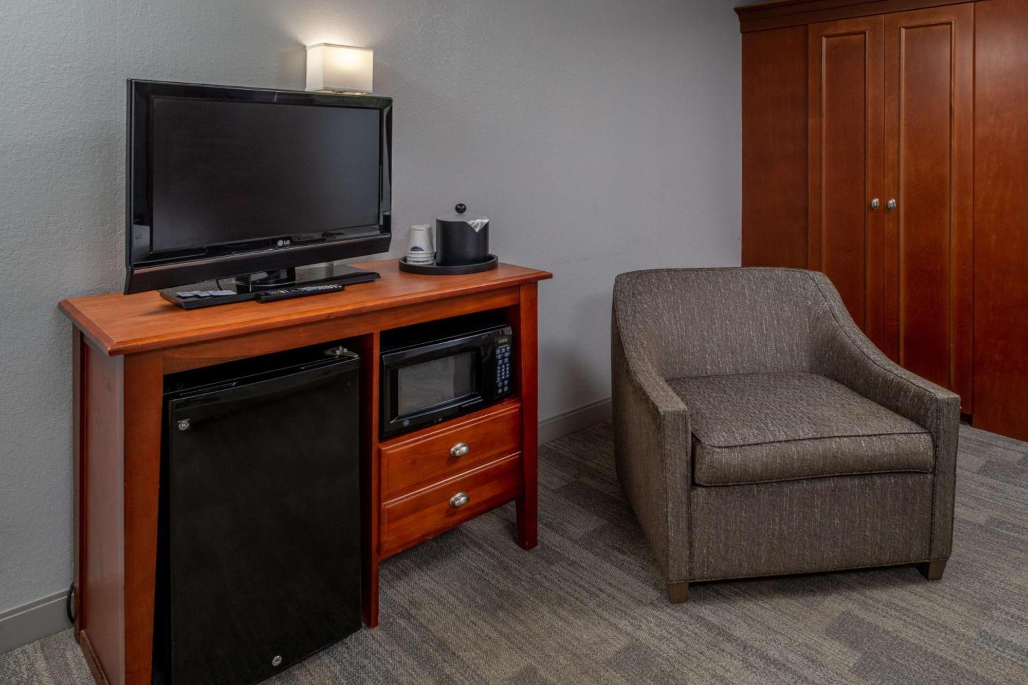 King Room with Sofa Bed and Study - Non-Smoking