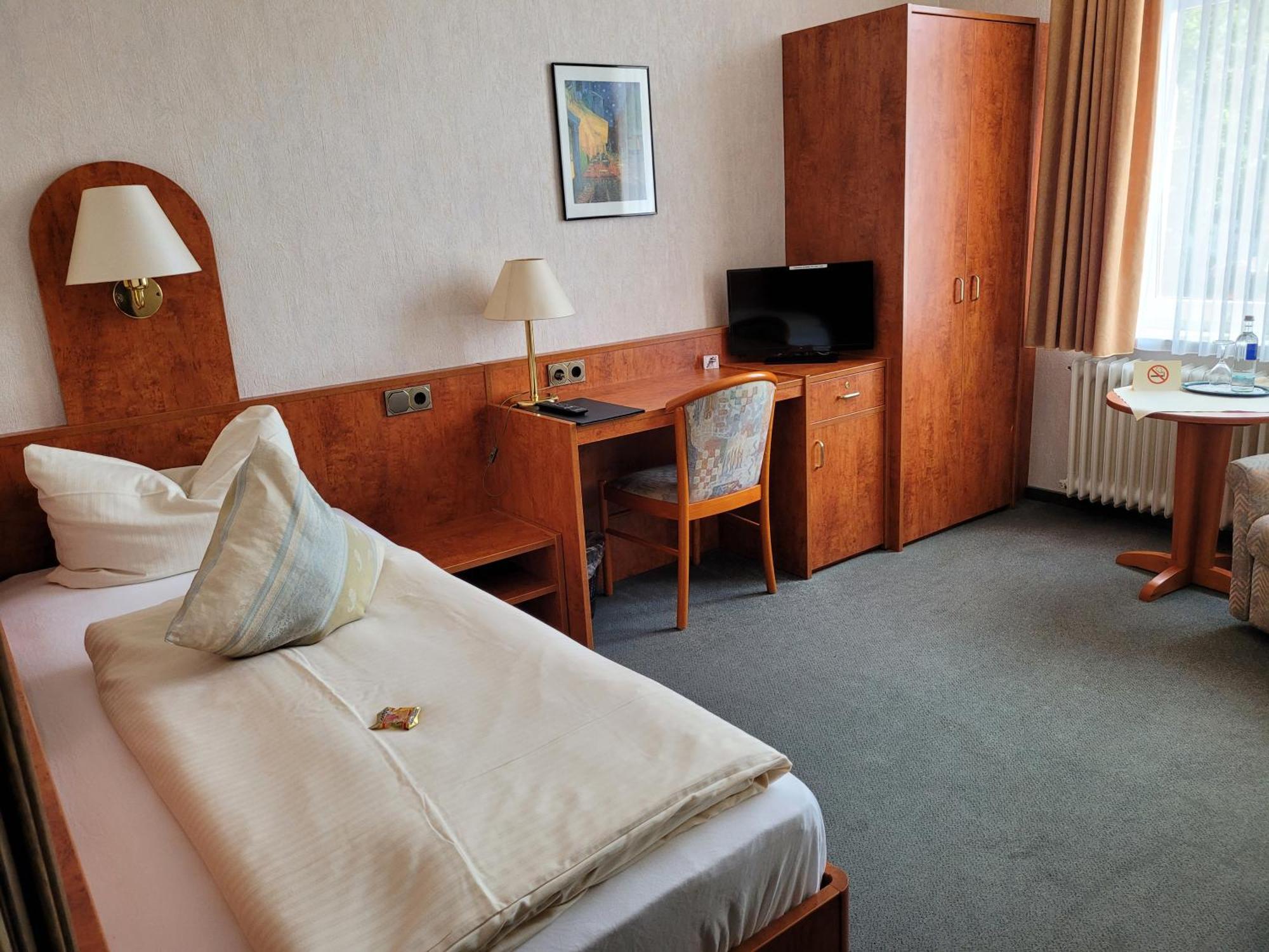 Budget Single Room Annex Villa Germania