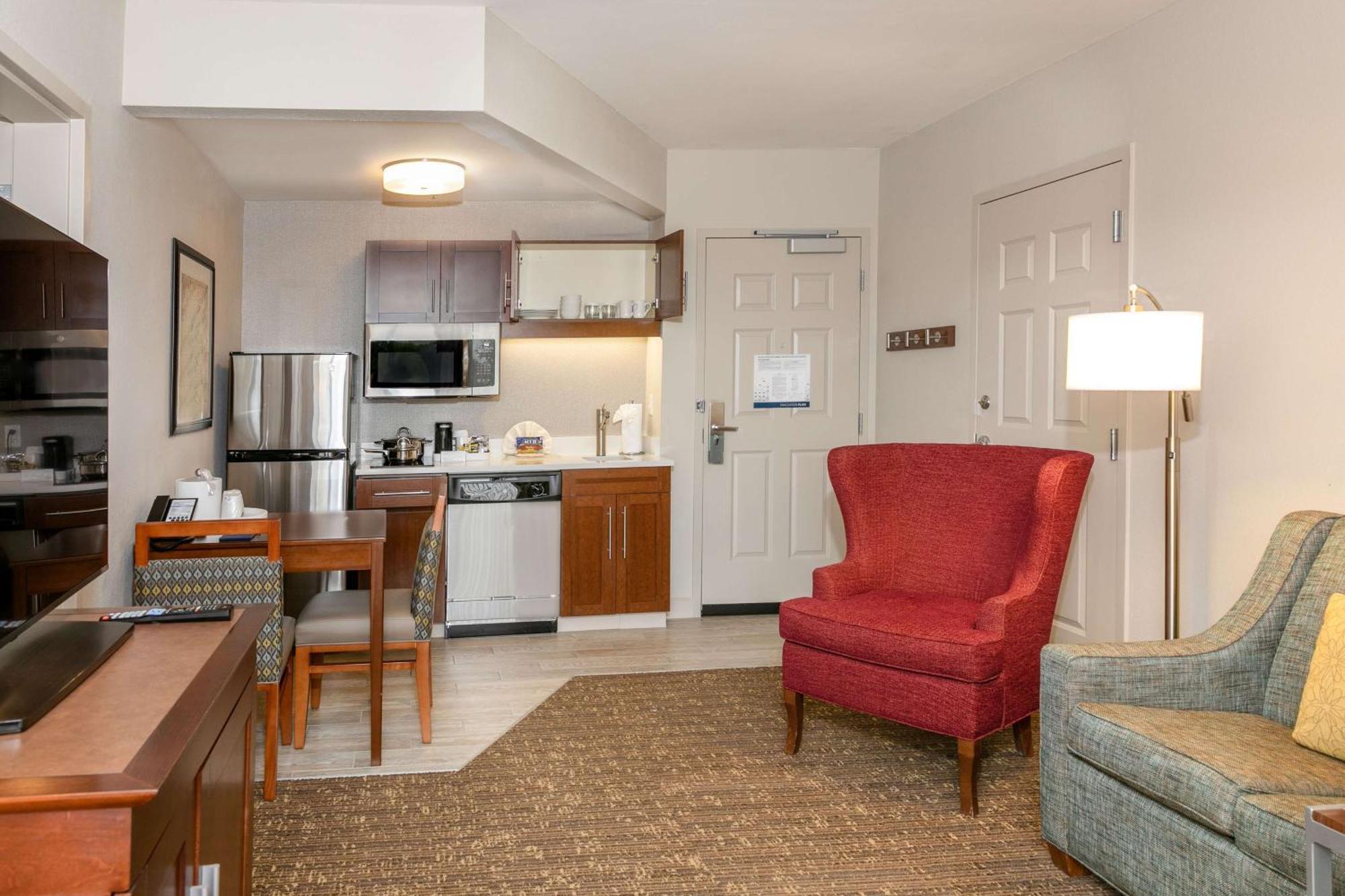 King Suite Kitchen,1558050541:JPEG