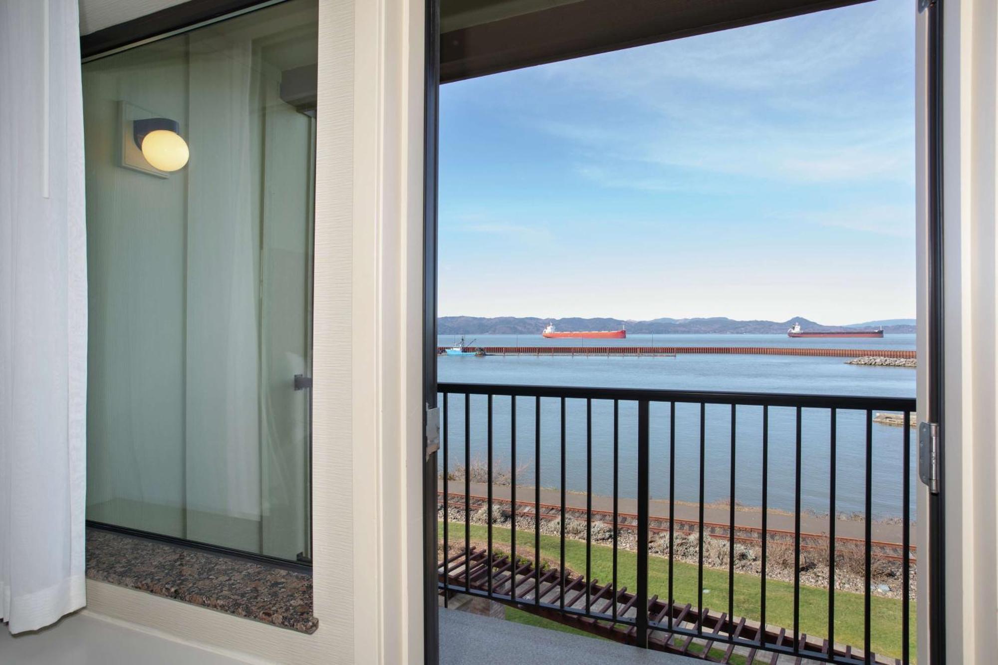 Queen Room Two Queen Beds Riverview Balcony