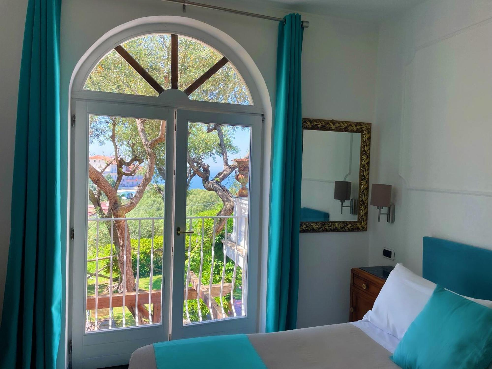Double or Twin Room Sea View