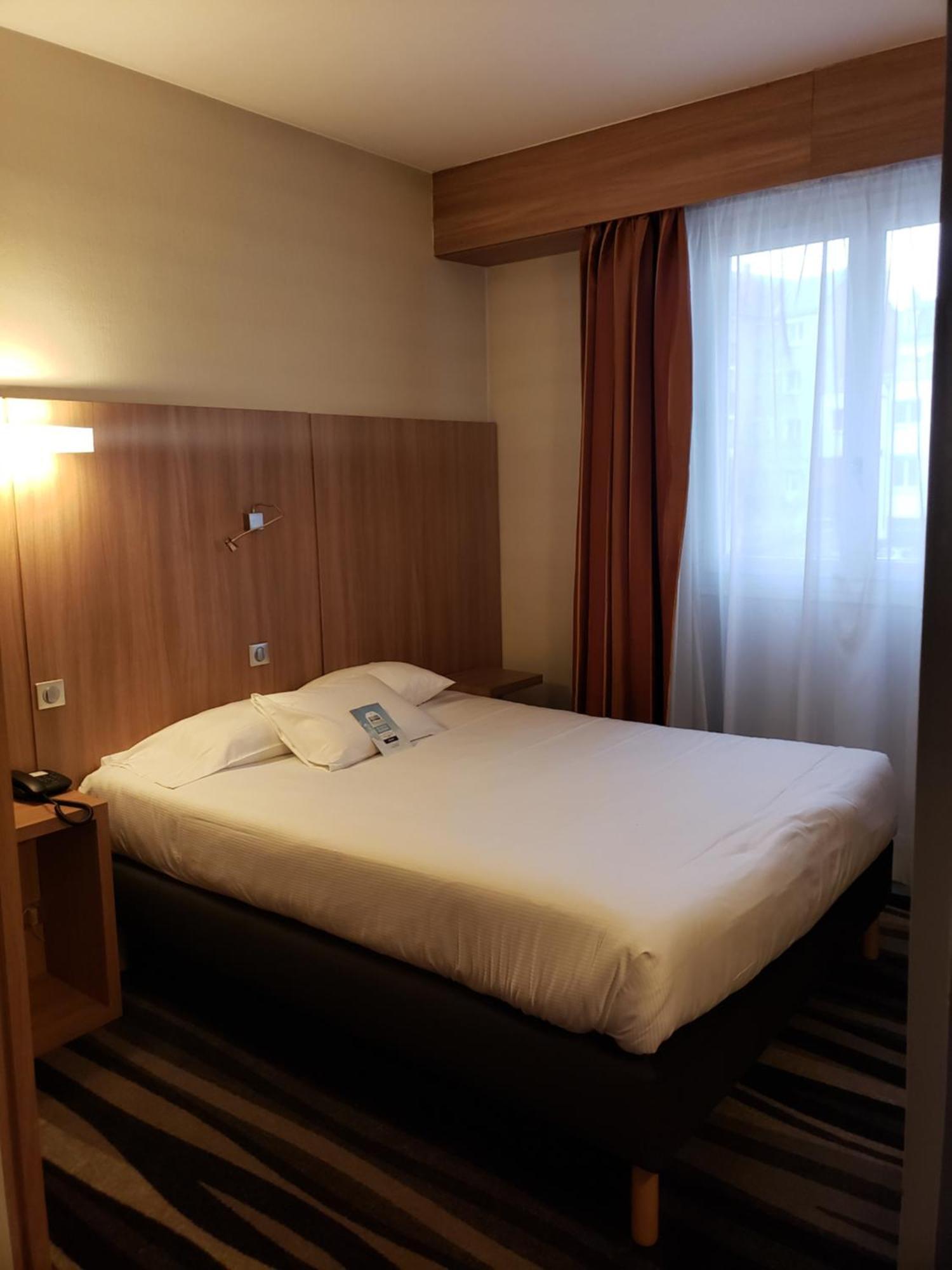 Chambre avec 1 Lit Double et 2 Lits Simples
