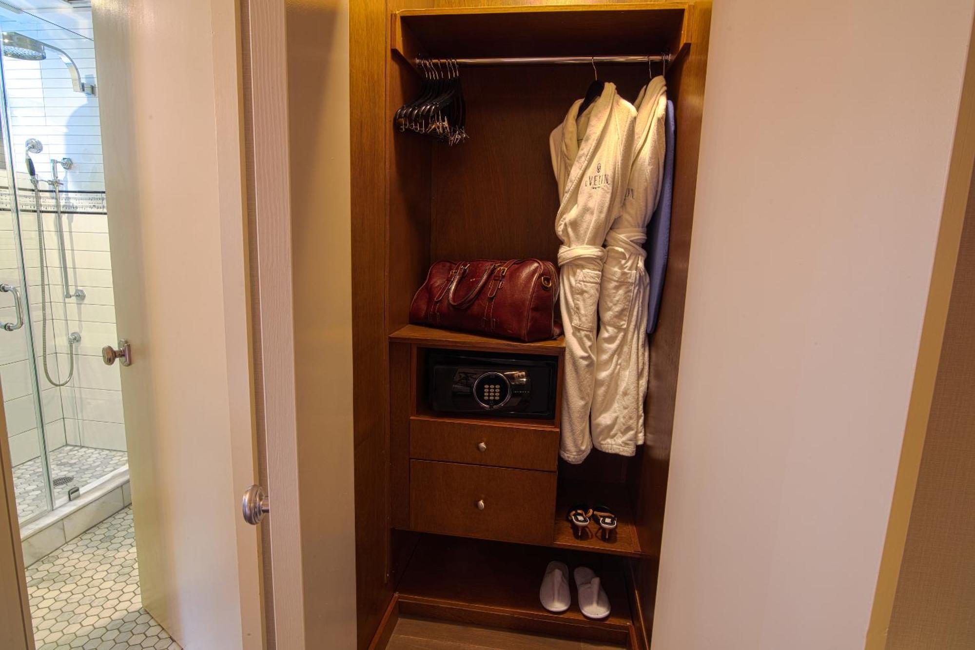 Superior Queen Room