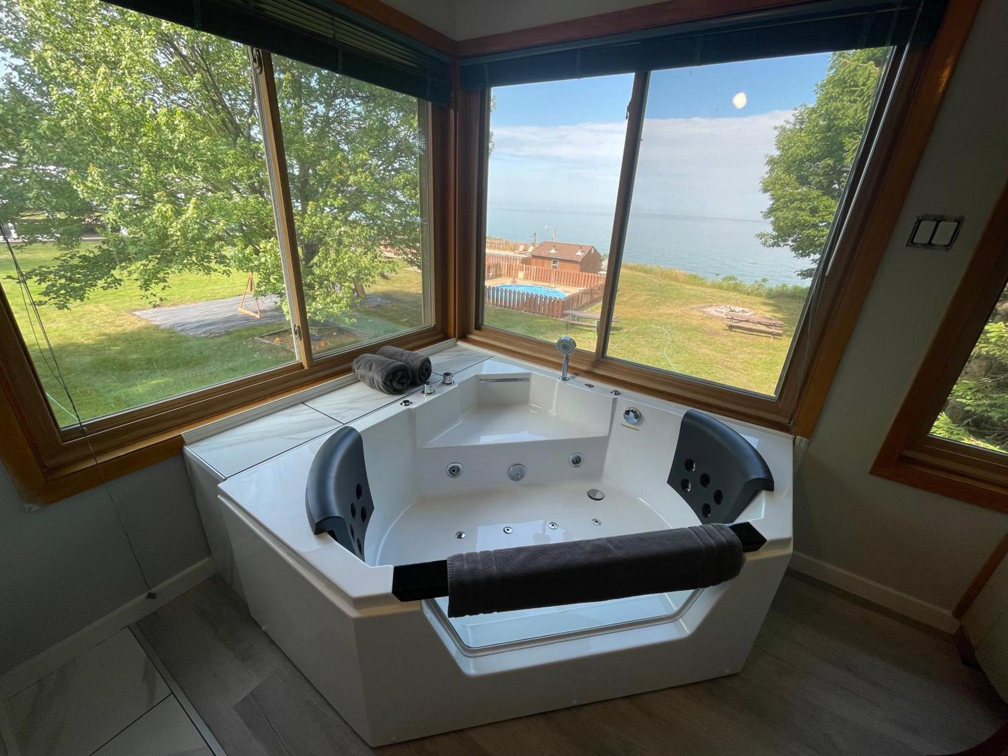 Deluxe King Room Lake View