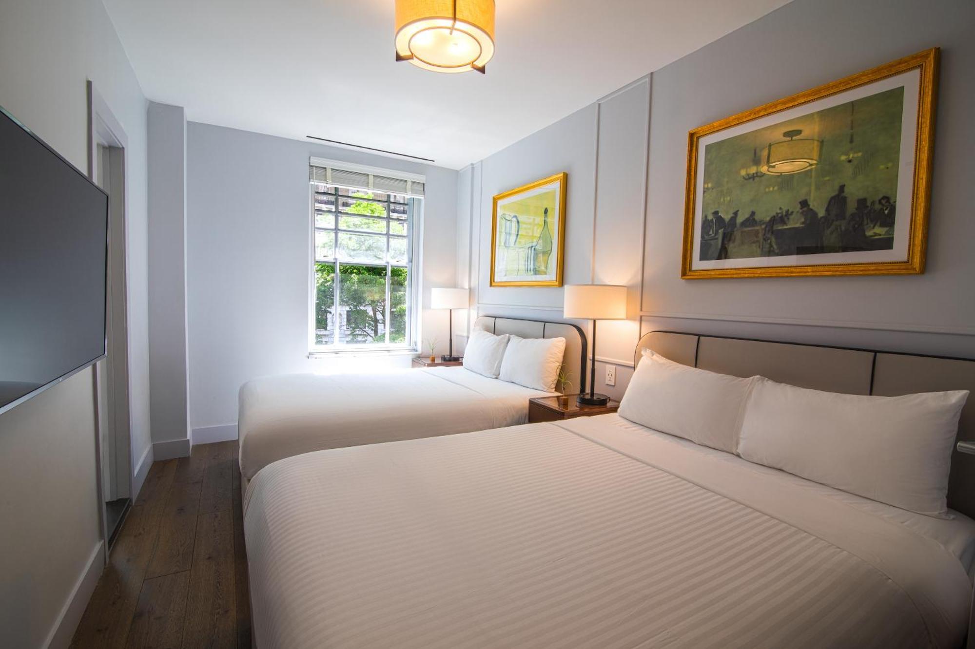 Deluxe 2 Queen Beds