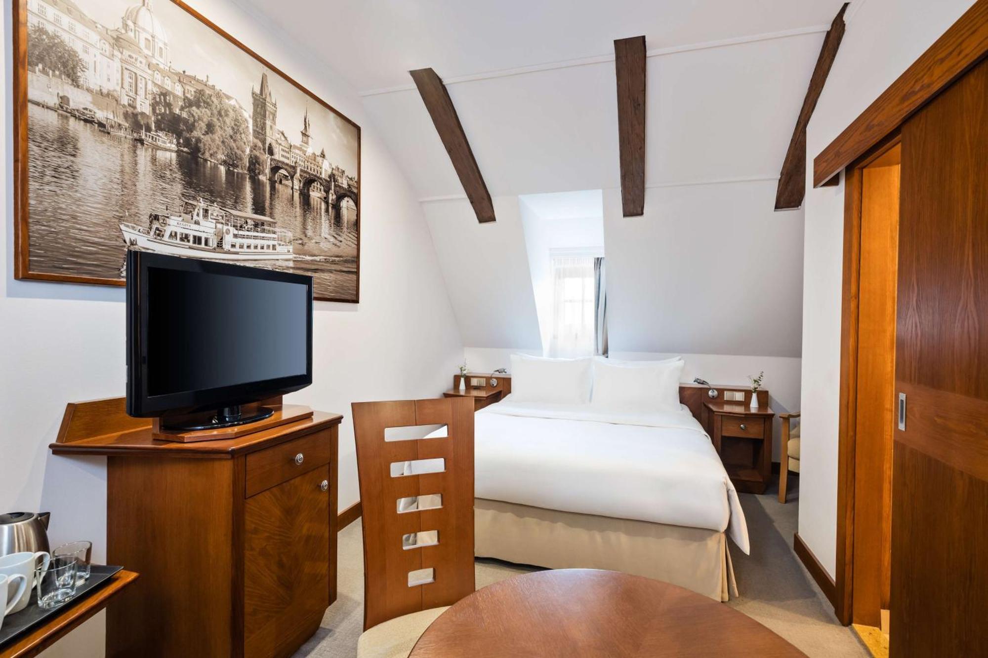 Queen Room