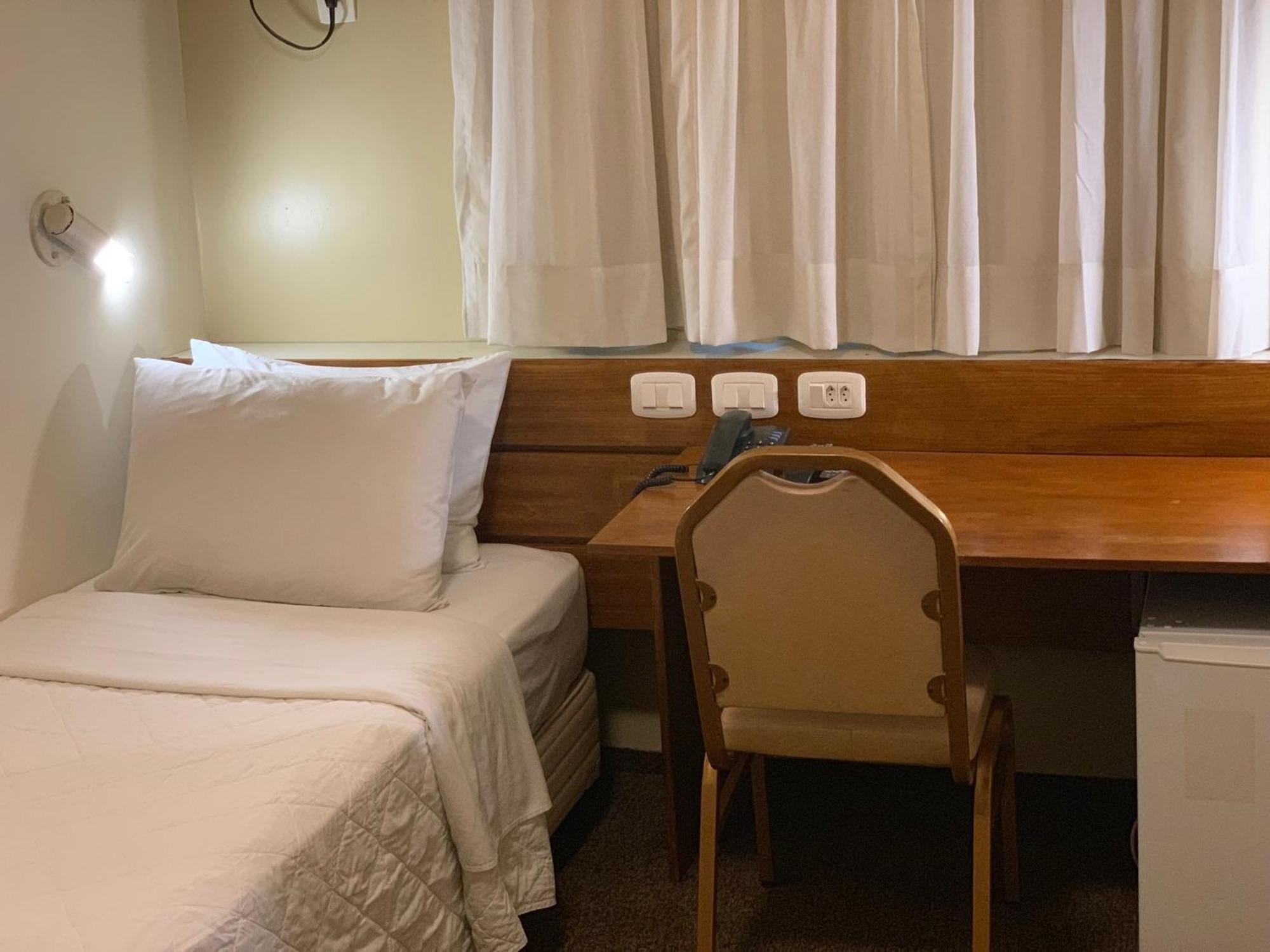 Quarto Econômico