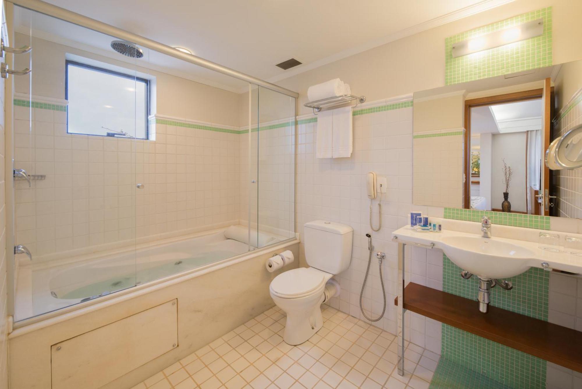 King Suite Spa Bath