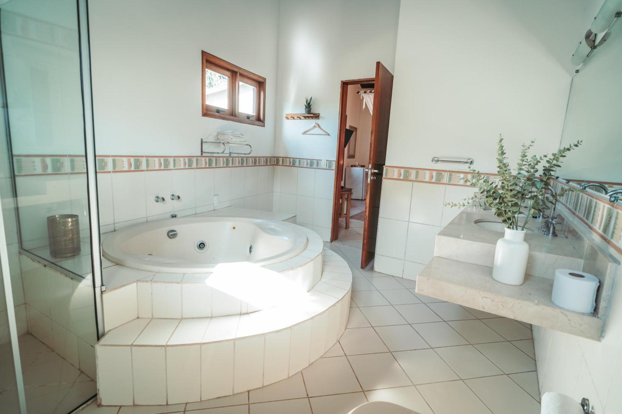 Deluxe Suite Spa Bath