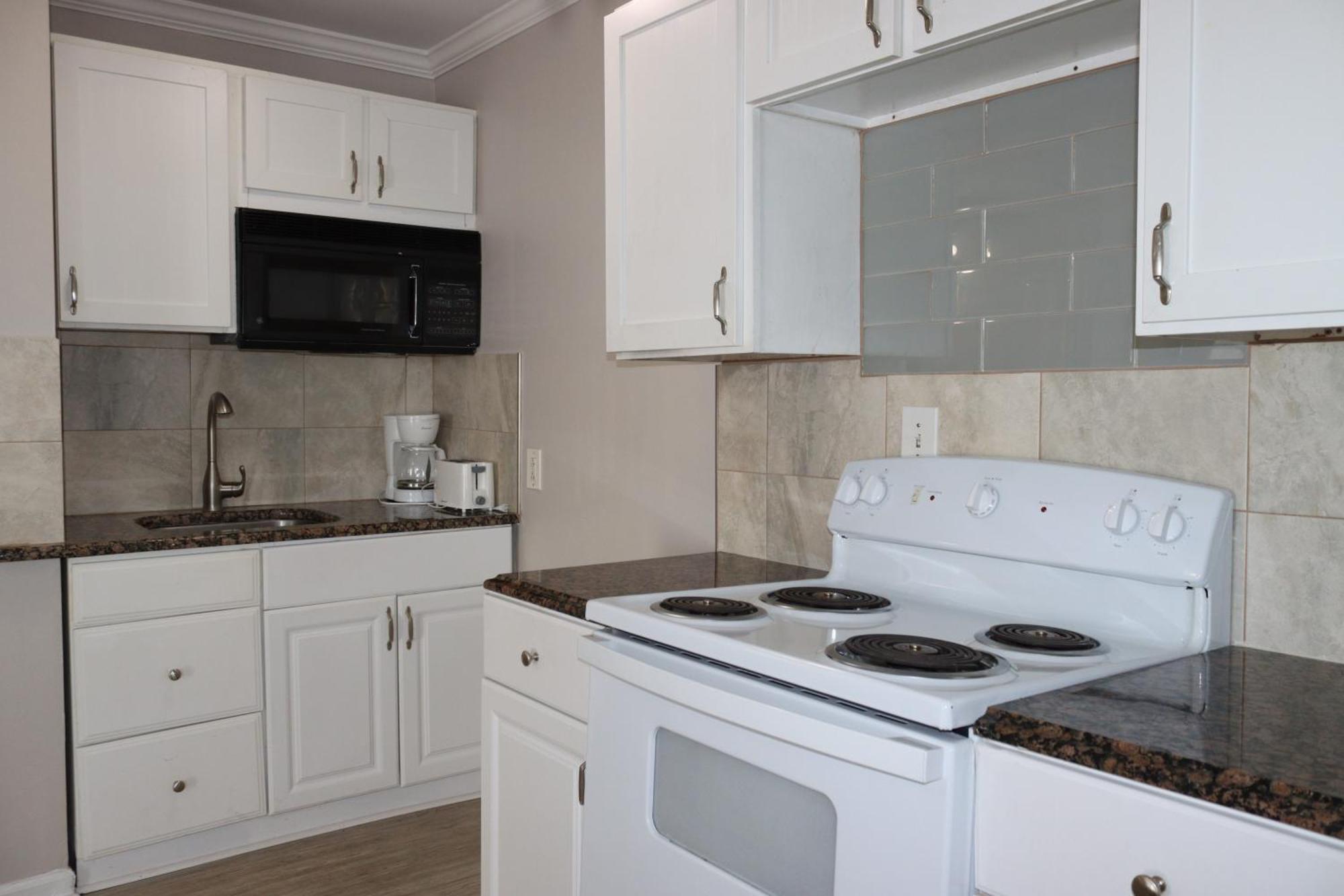 North Bldg- One Bedroom Apartment Pool Front